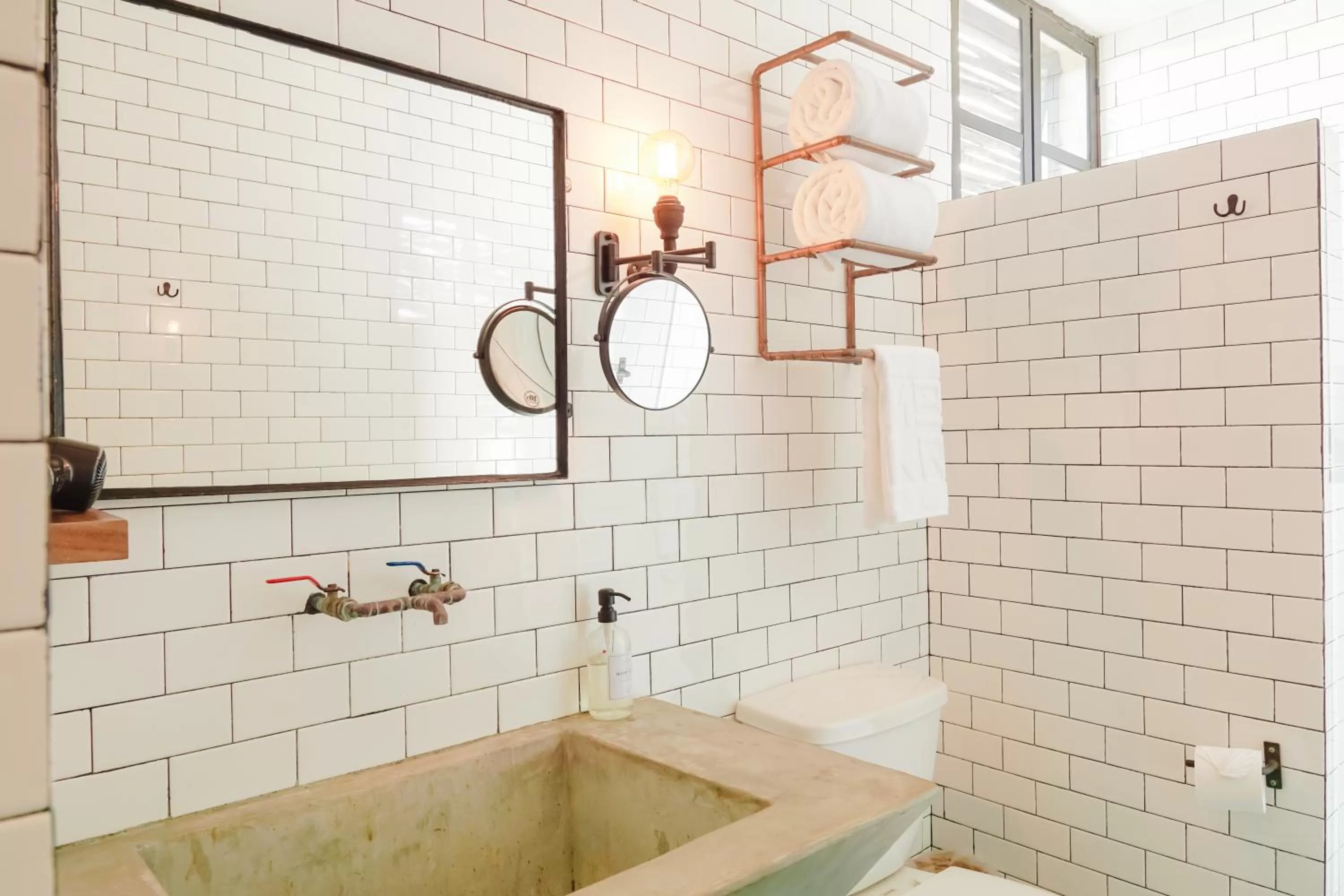 Shower, Bathroom in Maka Hotel Boutique