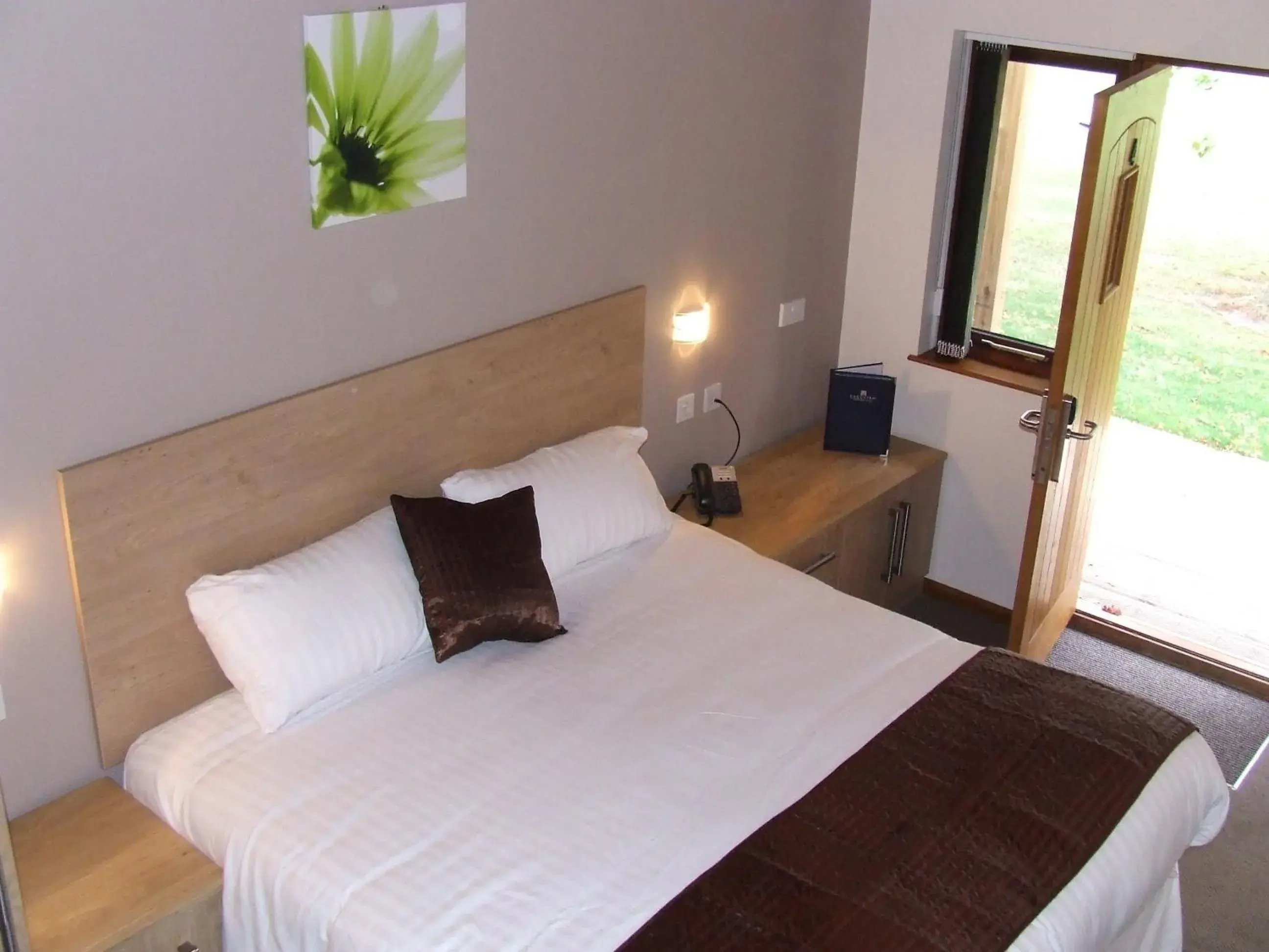 Twin Cabin in Calderfields Golf & Country Club Twin Cabin in Calderfields Golf & Country Club