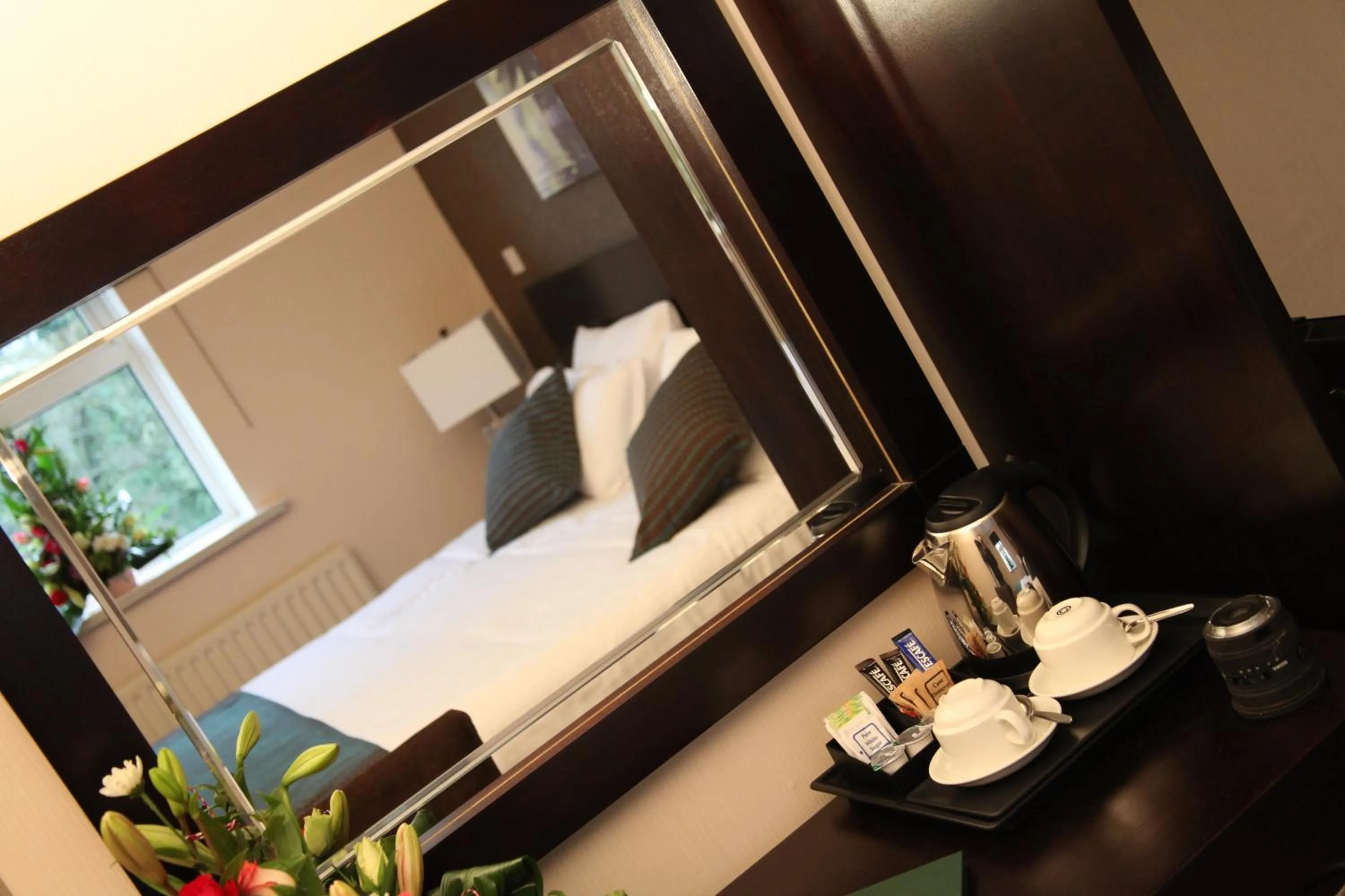 Coffee/tea facilities, Bed in Greenvale Hotel