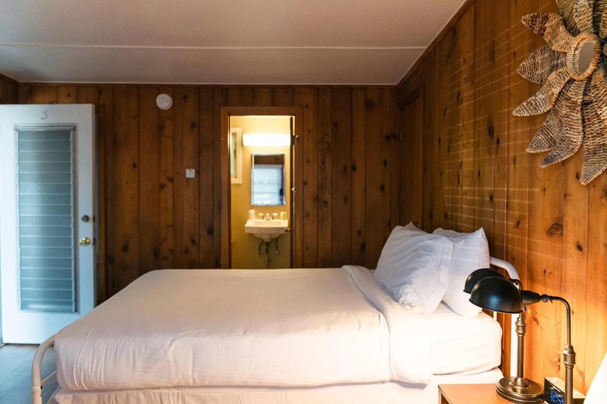 Bed in Whispering Winds Motel