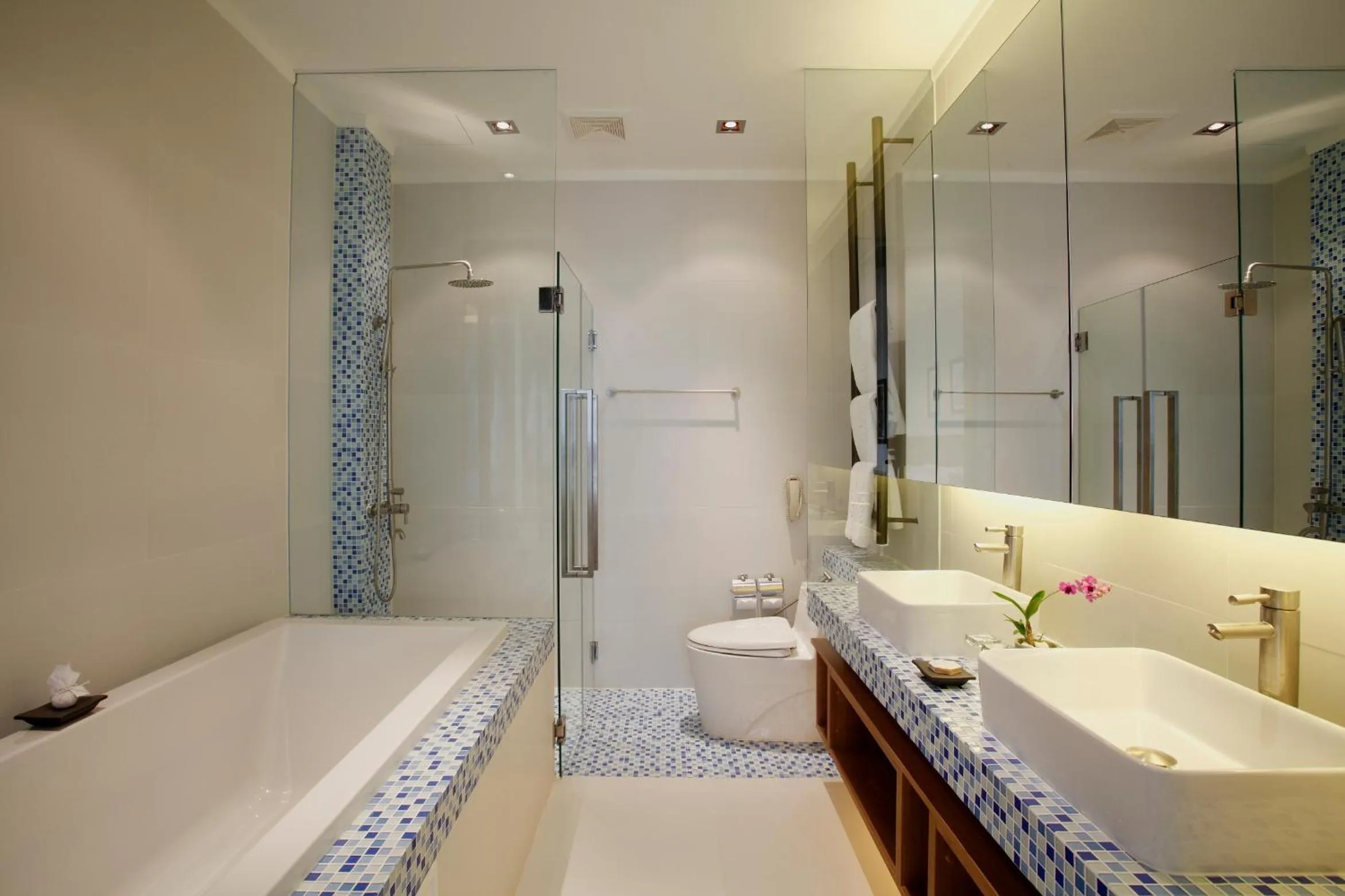 Shower in Pattaya Modus Beachfront Resort