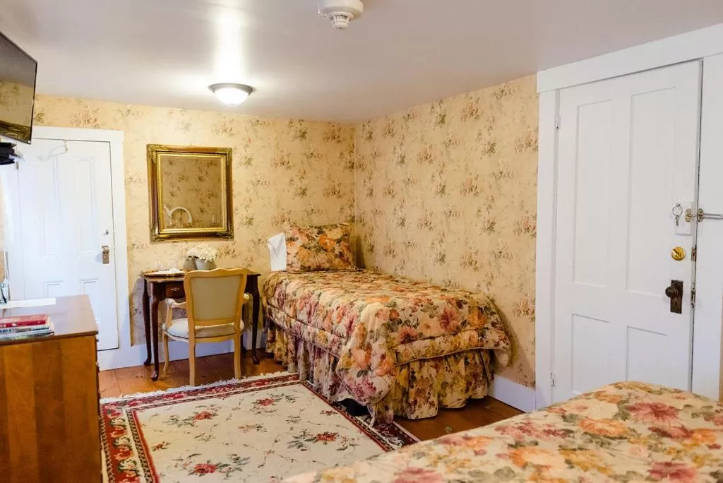 Bed in The Greenfield Inn