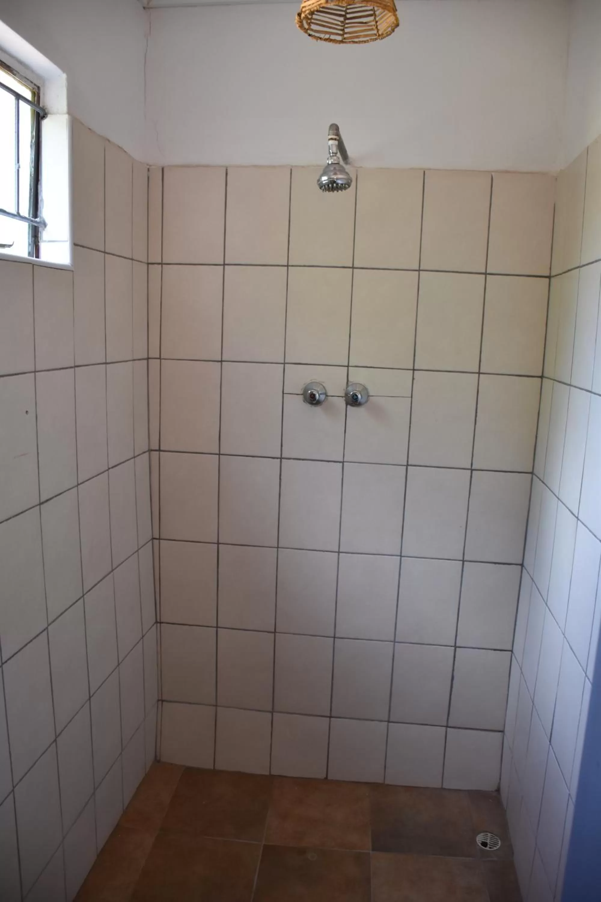 Shower, Bathroom in Tabonina Bis