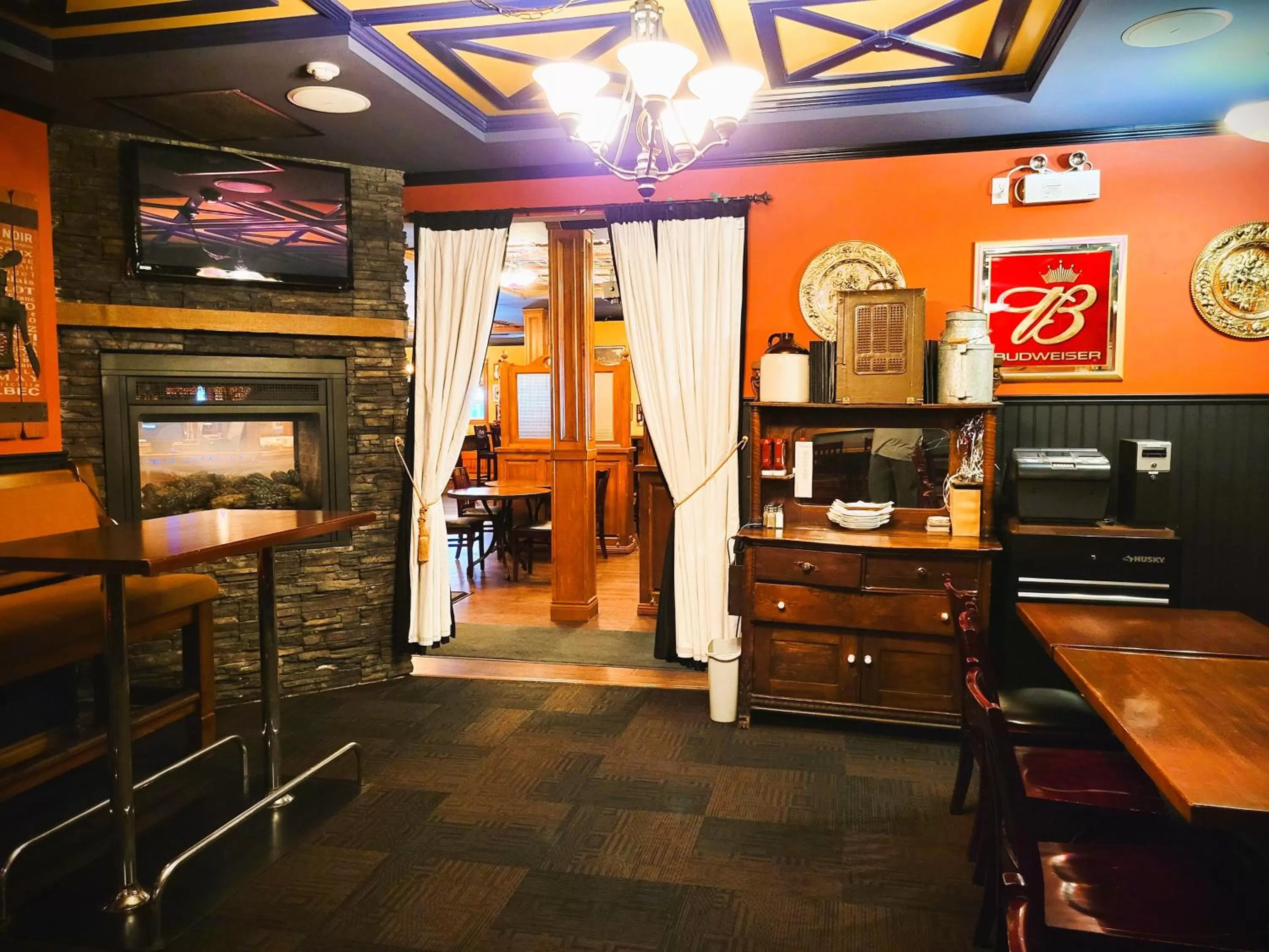 Restaurant/places to eat in Royal Duke Hotel