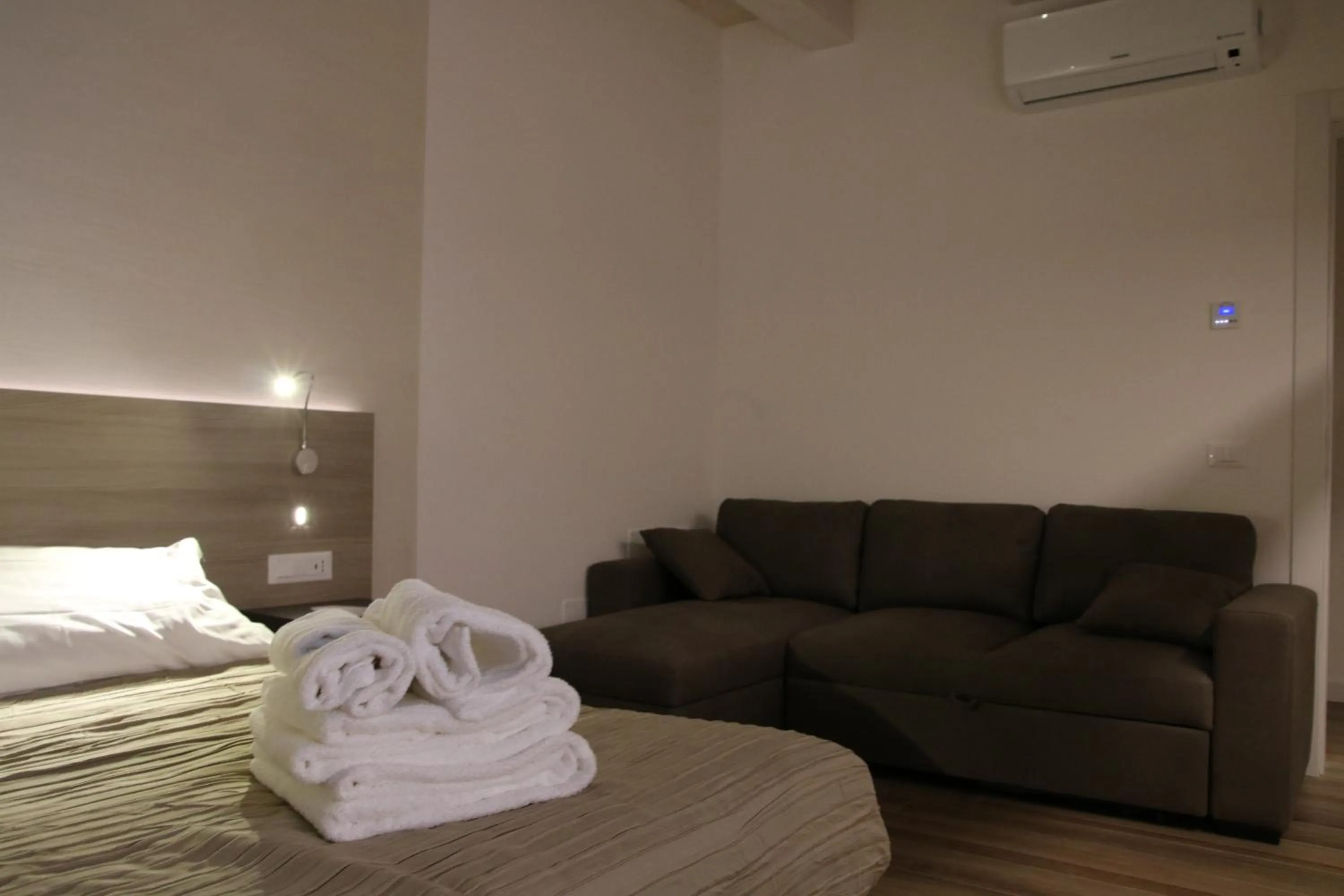 Bedroom, Bed in Casablanca Hotel