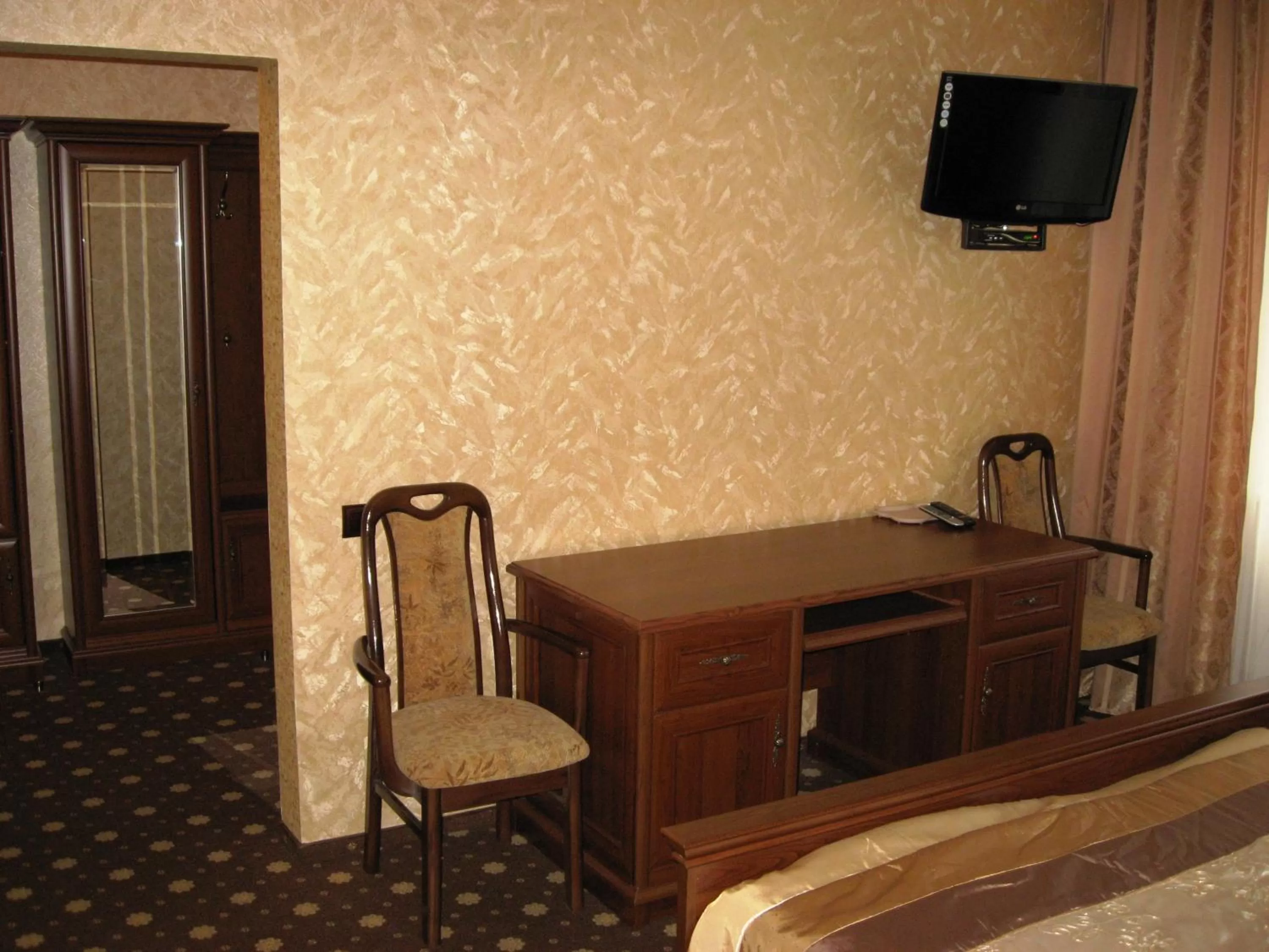 TV and multimedia, TV/Entertainment Center in Shato Paradis Hotel