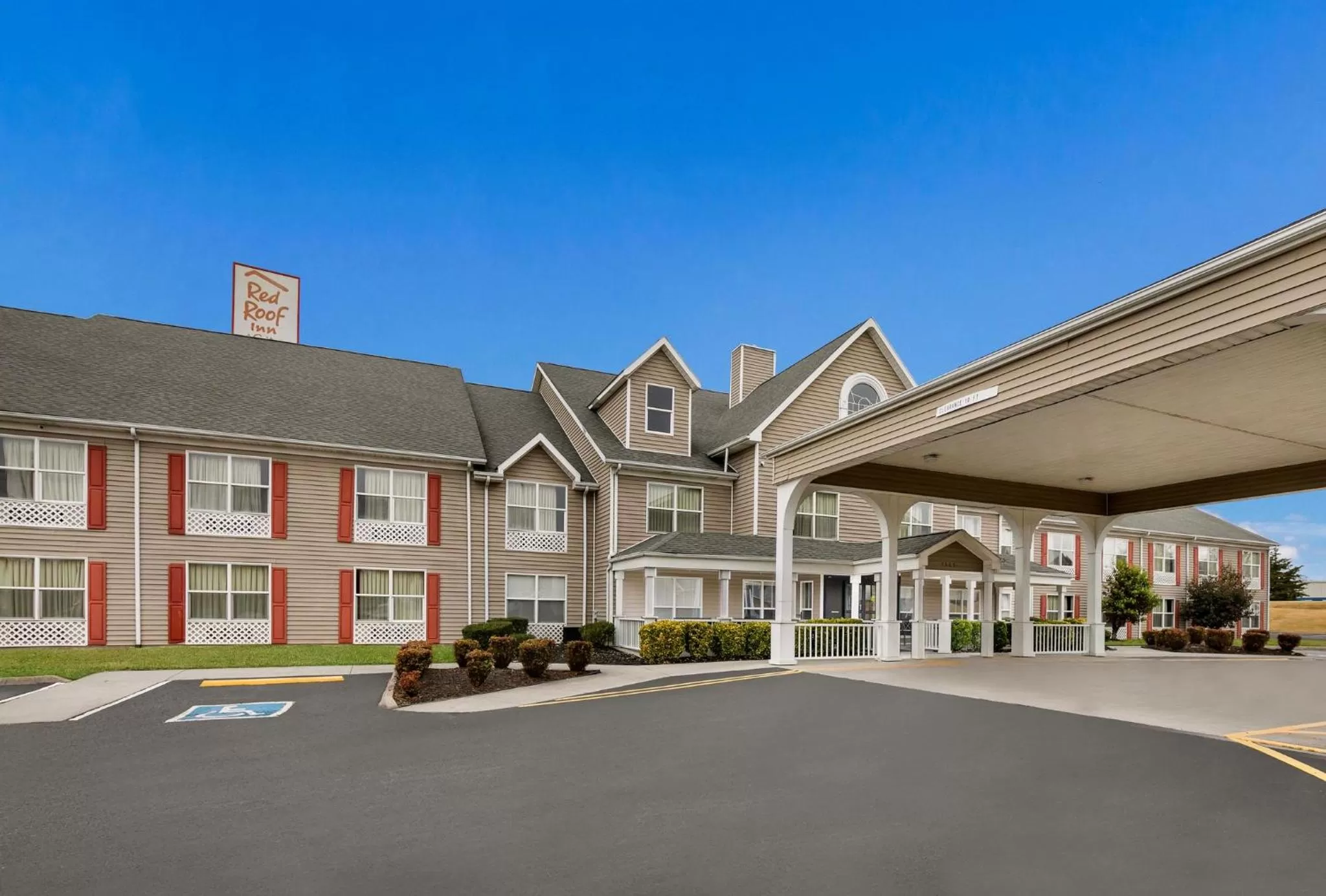 Property building in Red Roof Inn & Suites Knoxville East