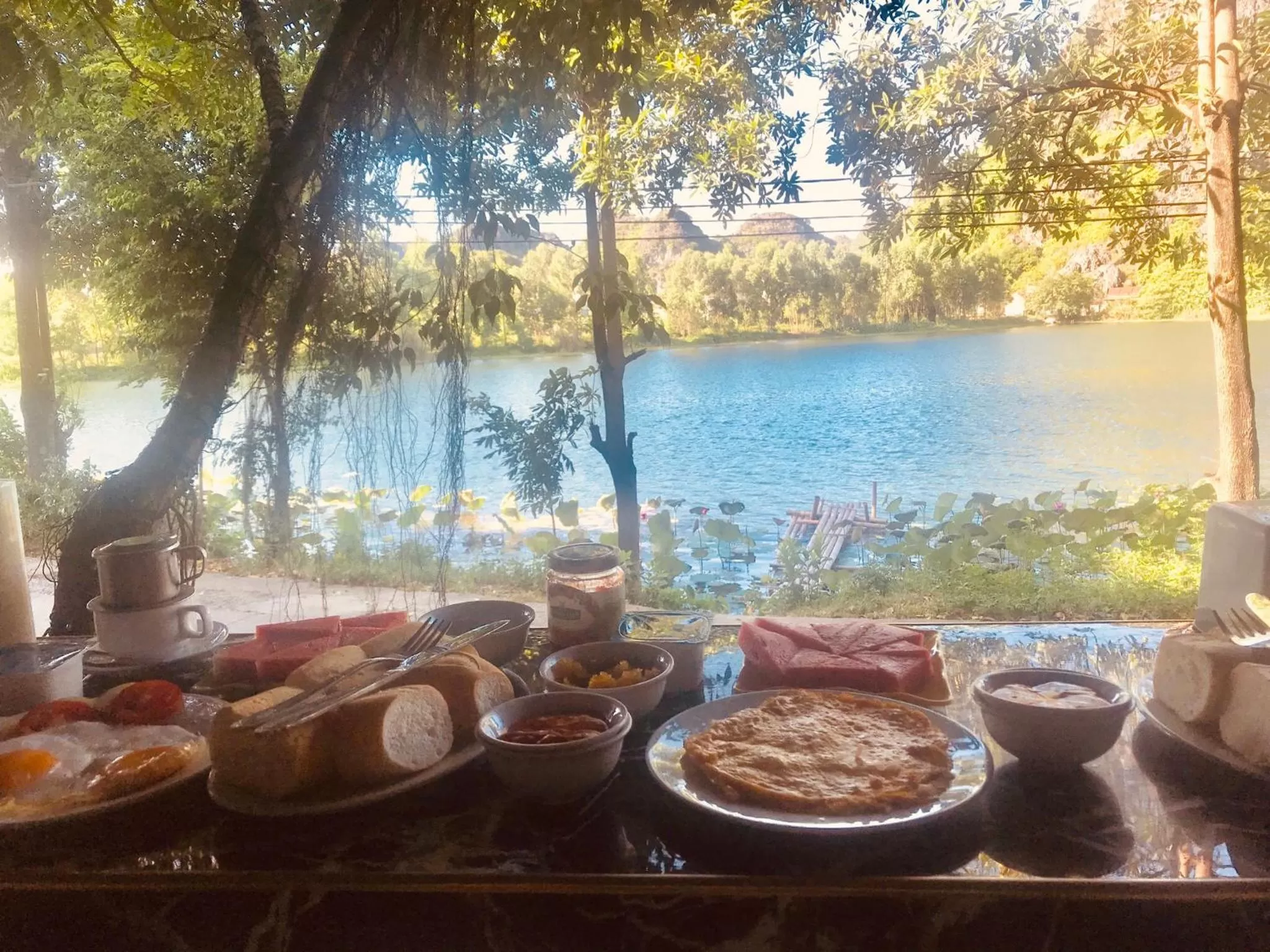 Food and drinks in Trang An Lotus Lake Homestay
