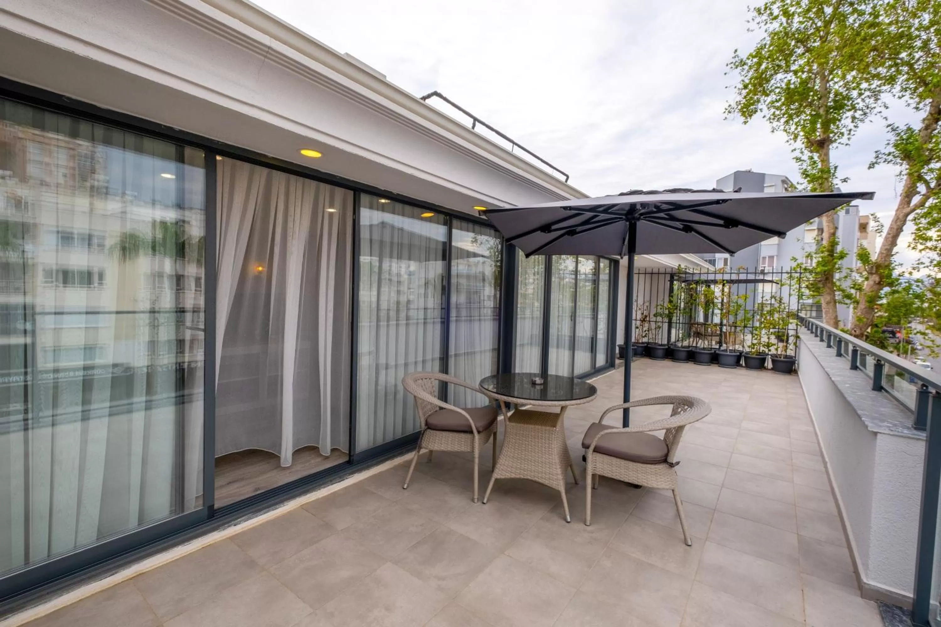 Patio, Balcony/Terrace in Avion Suite Hotel