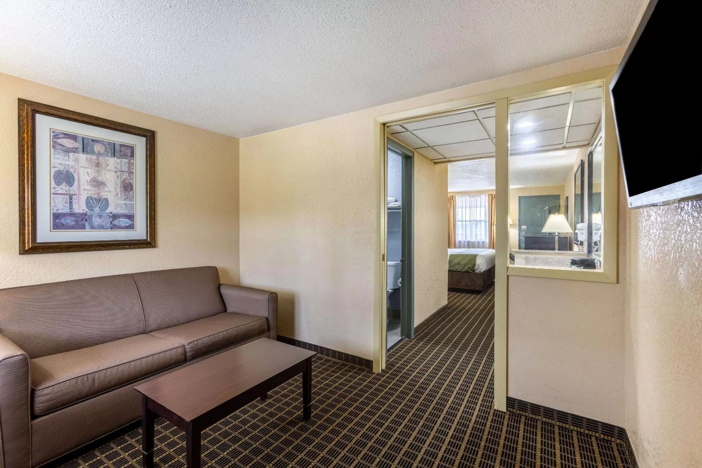 Seating area in Quality Inn & Suites Big Rapids near University