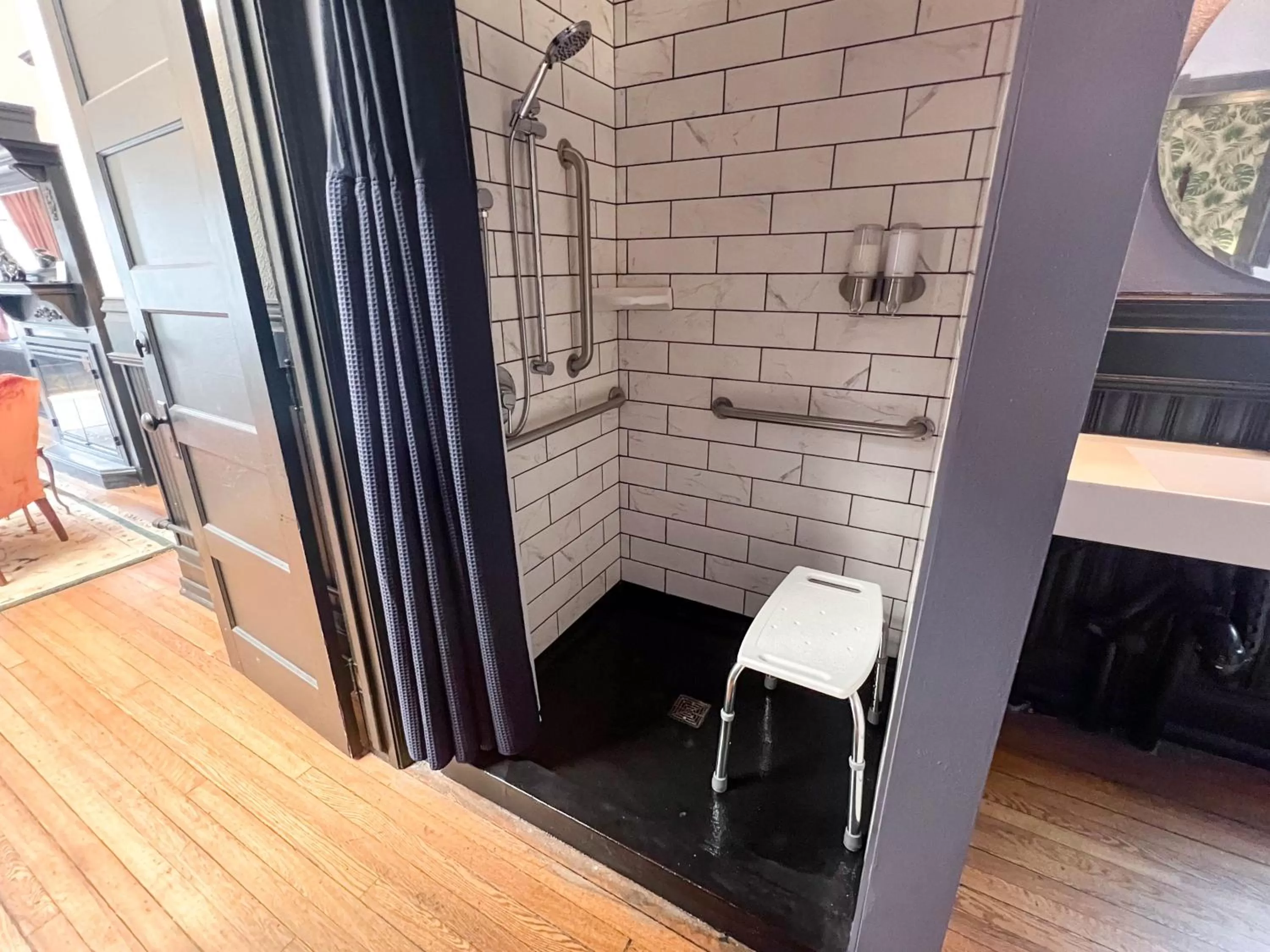 Shower in The Oliver Inn