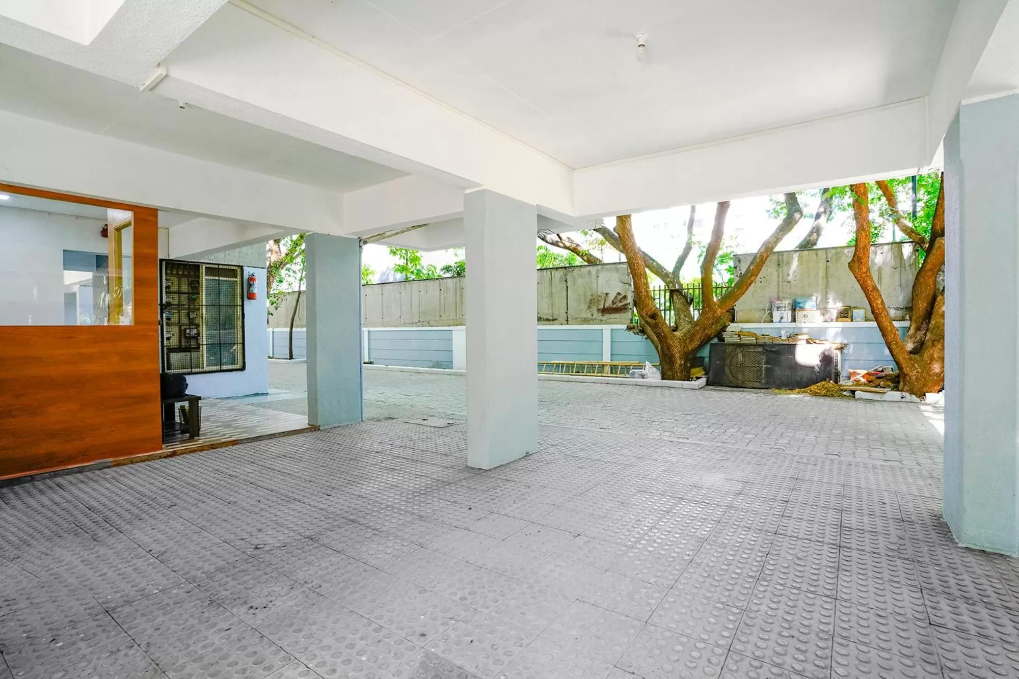 Facade/entrance in FabHotel Woods Regency