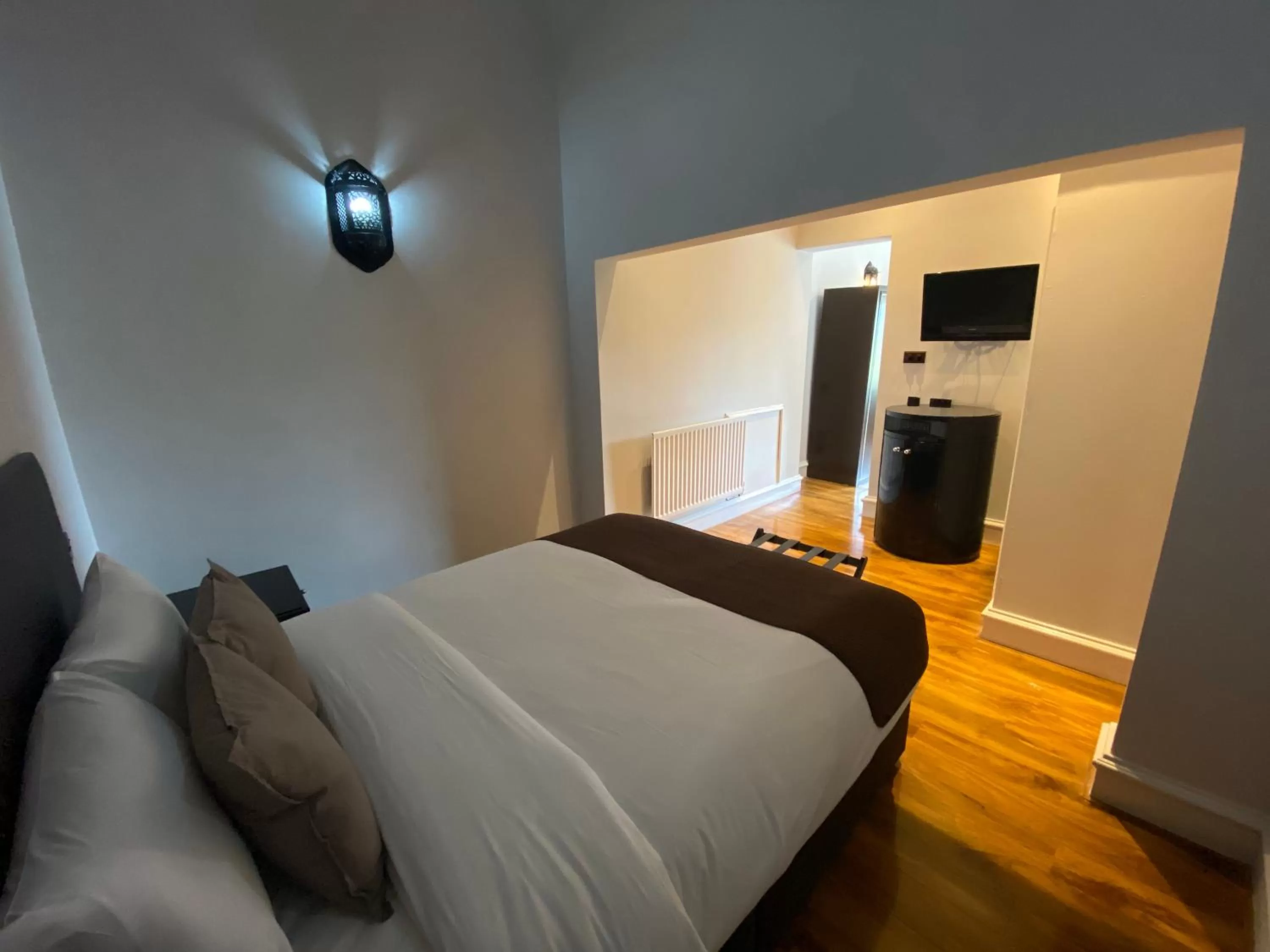 Bedroom, Bed in No6 West Coates