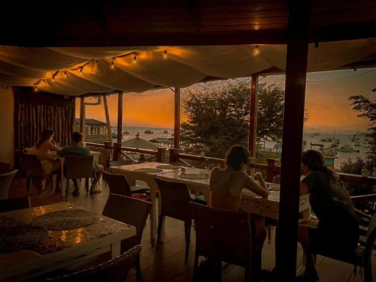 Restaurant/Places to Eat in Hotel Miconia