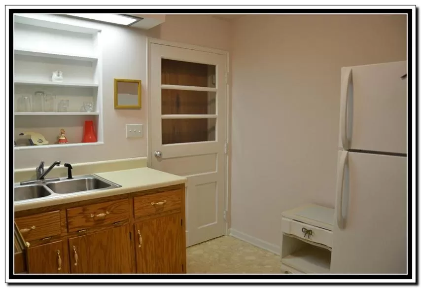 Kitchen or kitchenette in The Cardinal Inn