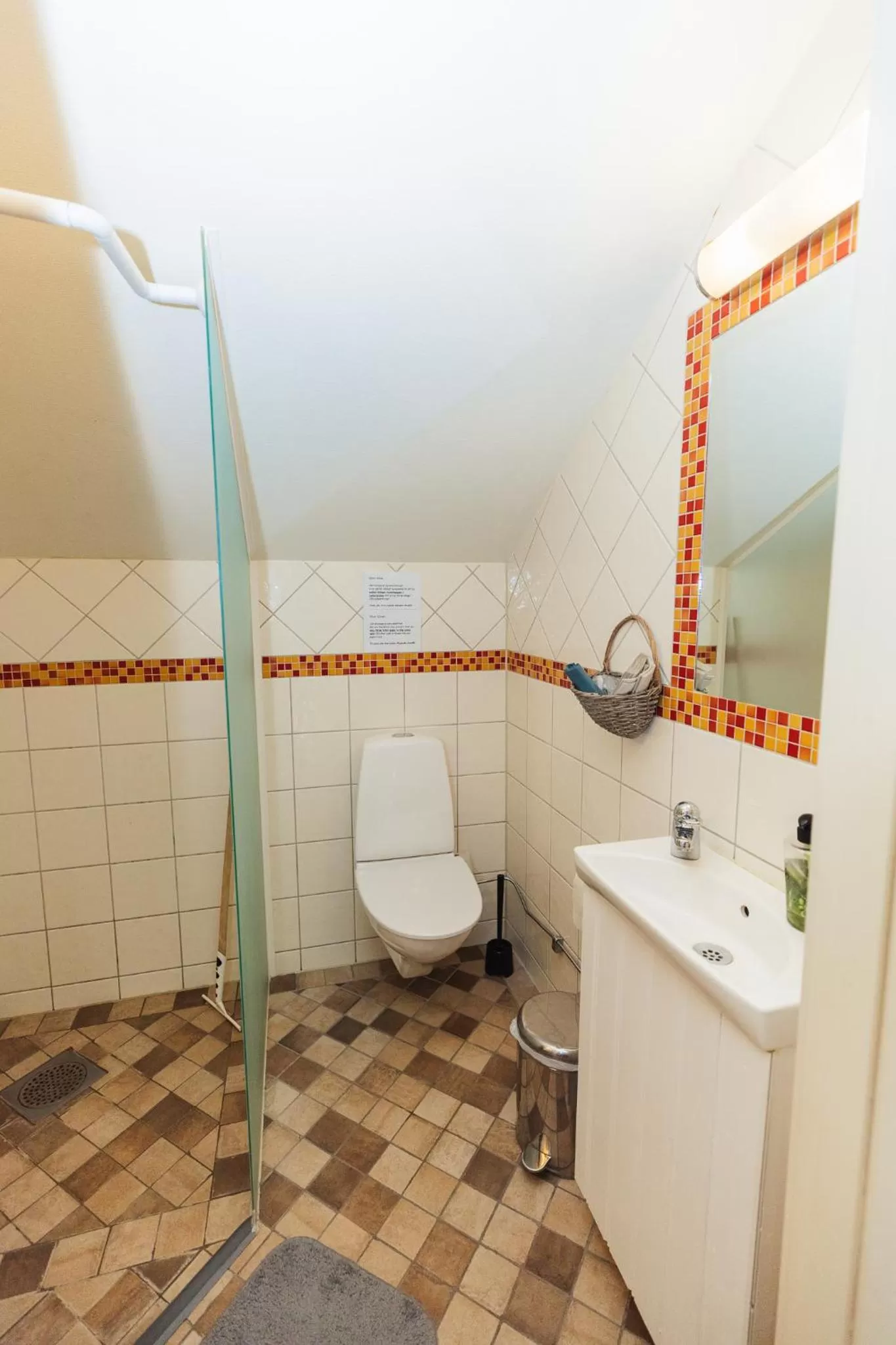 Shower, Bathroom in Bäcks Bed & Breakfast