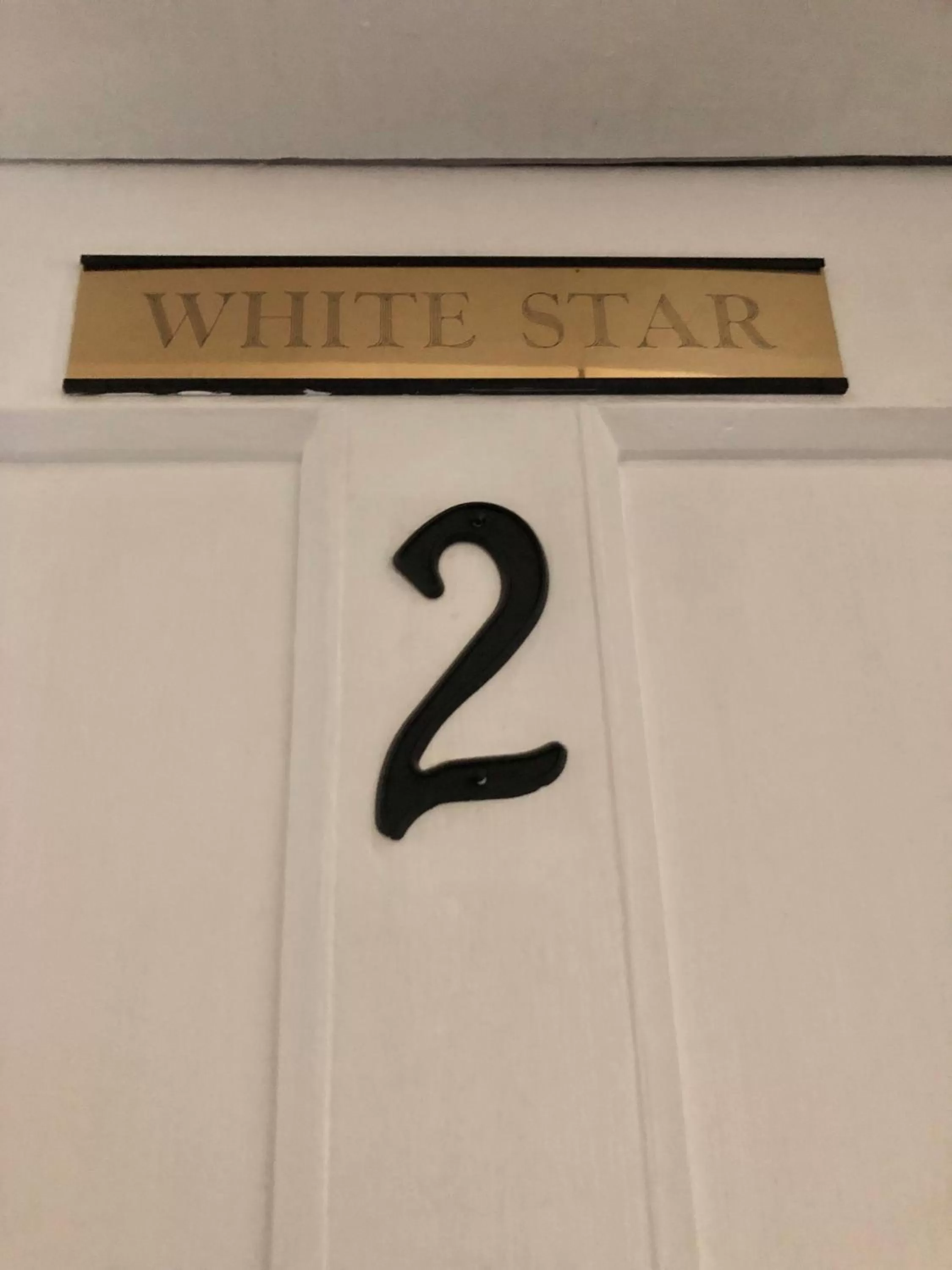 Logo/Certificate/Sign in Belmont Inn