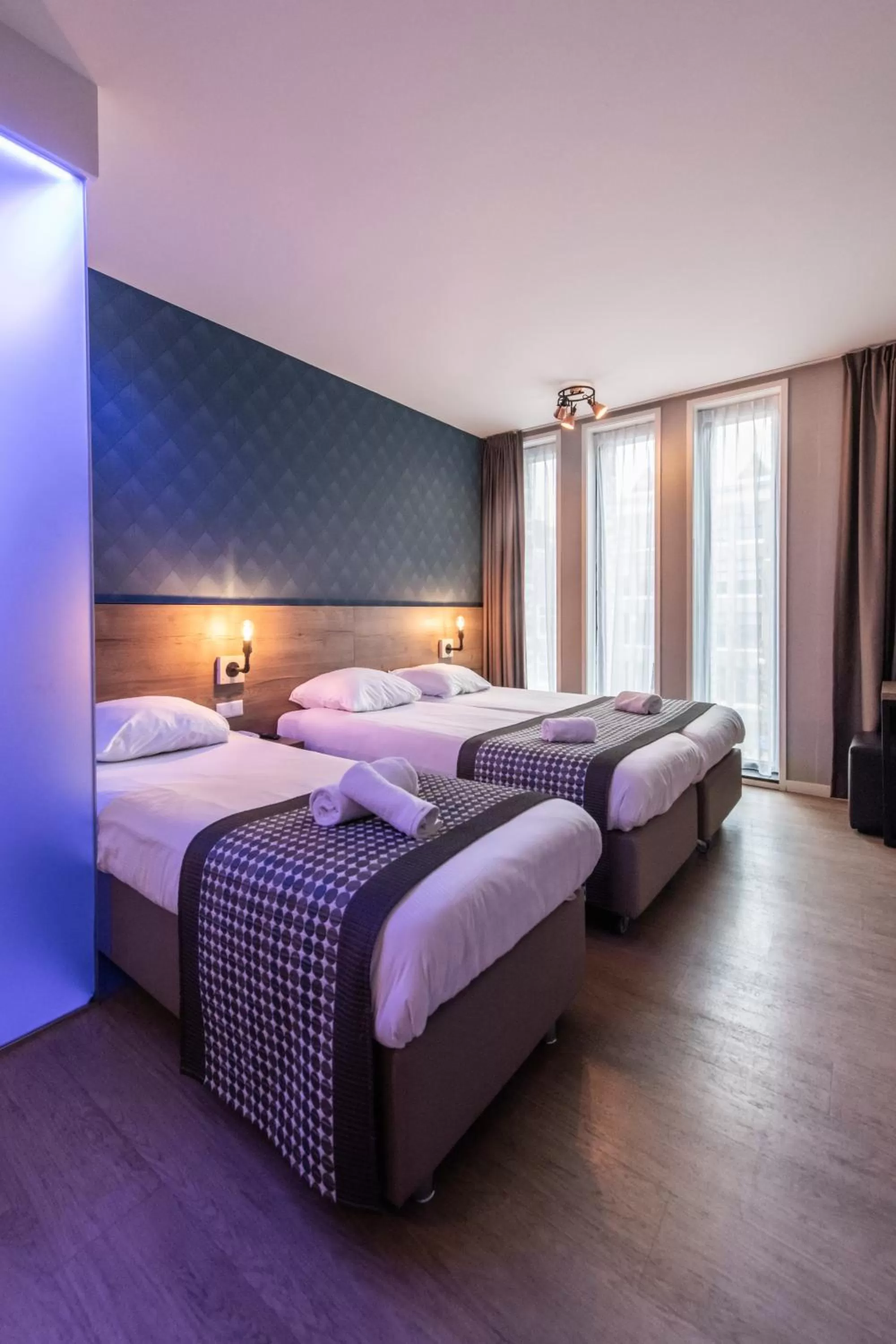 Bedroom, Bed in Melrose Hotel