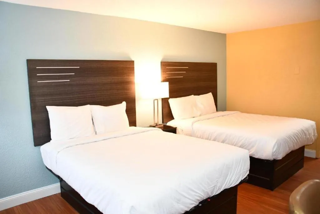 Bed in Baymont by Wyndham Macon I-75