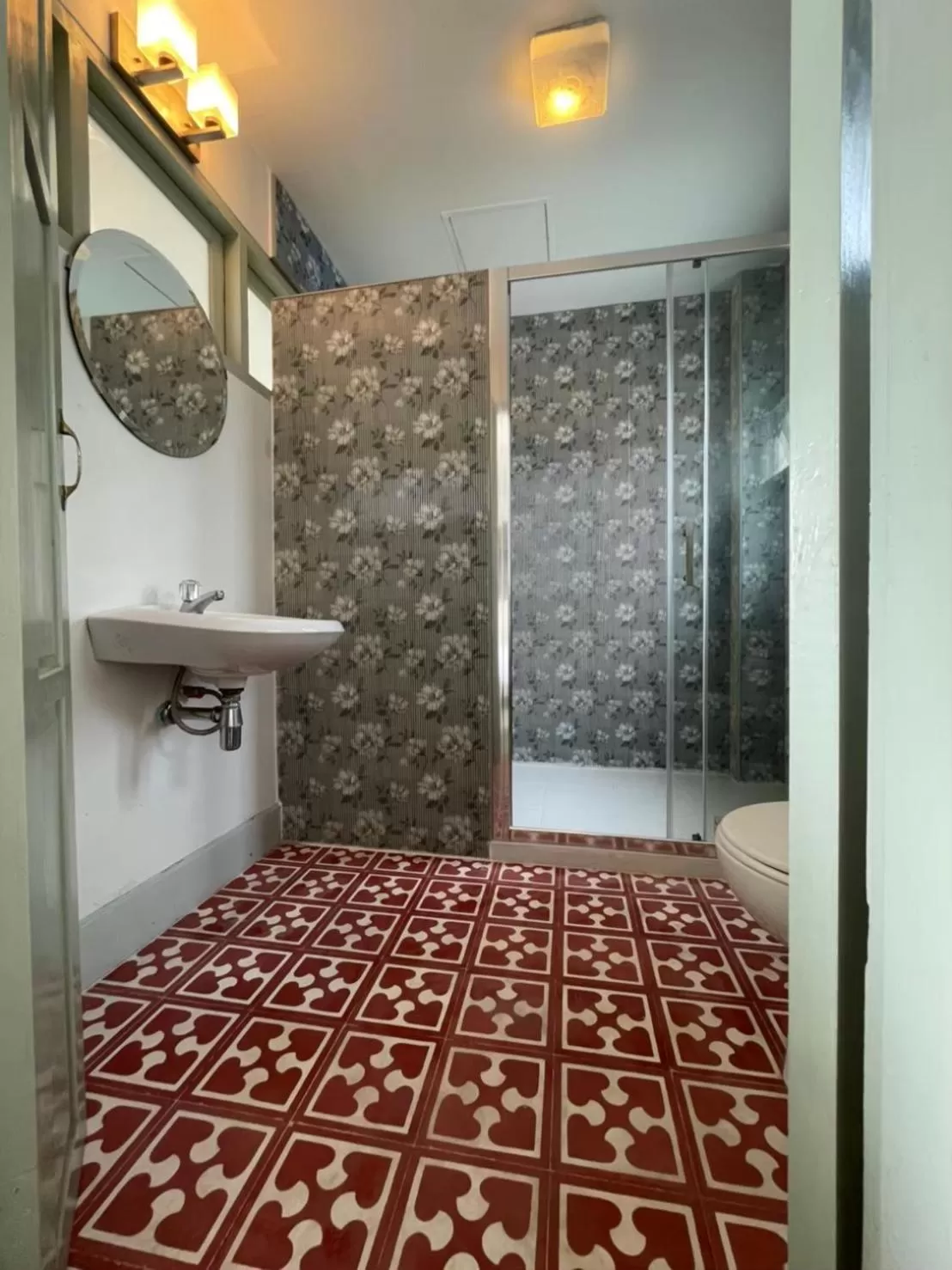 Shower in Villa Duangchampa