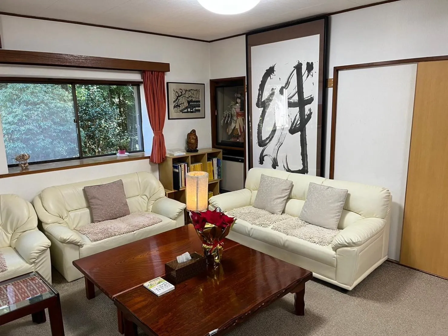 Communal lounge/ TV room in Fuji-Hakone Guest House