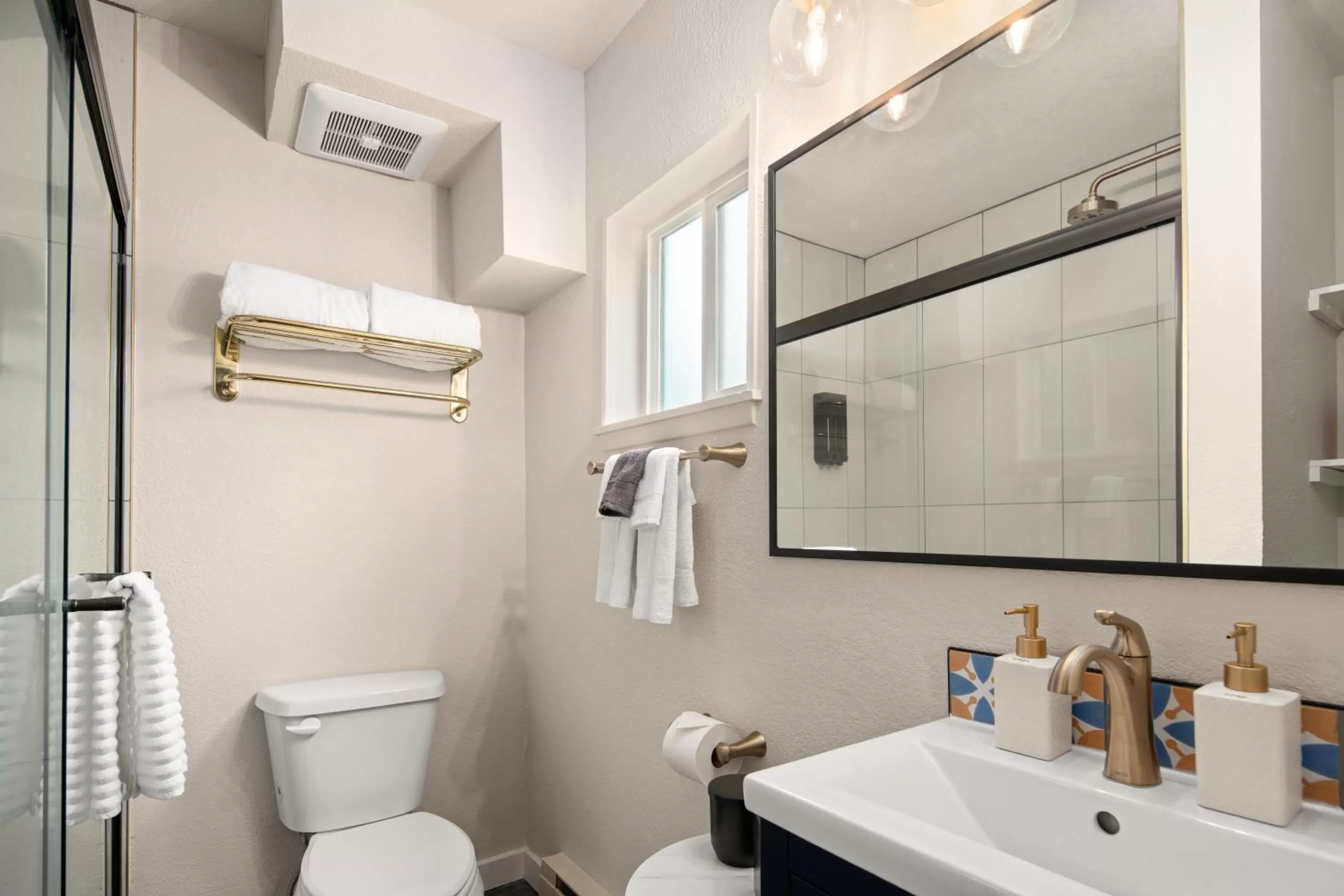 Shower in Hotel McCoy Pullman