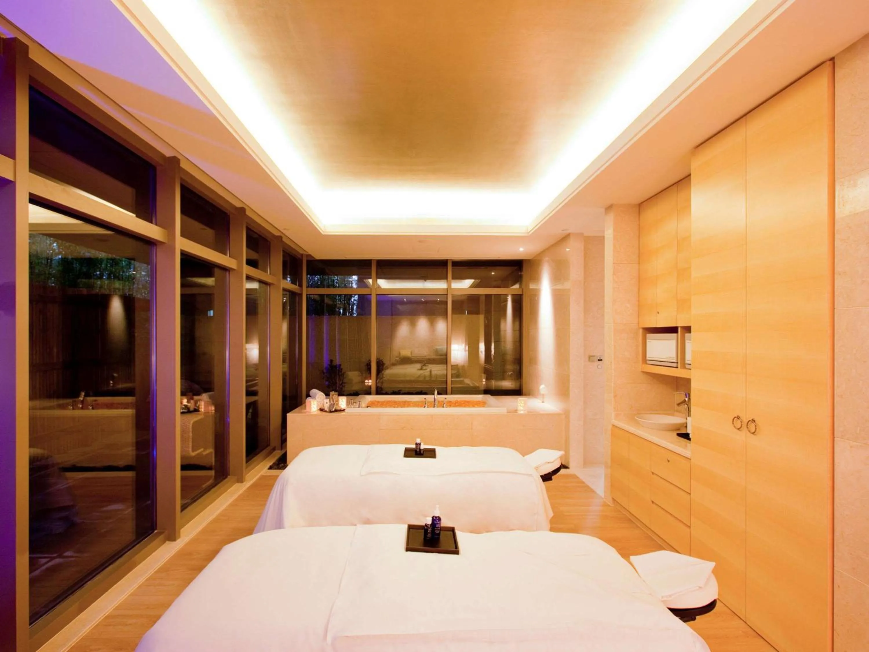 Spa and wellness centre/facilities, Bed in Fairmont Yangcheng Lake