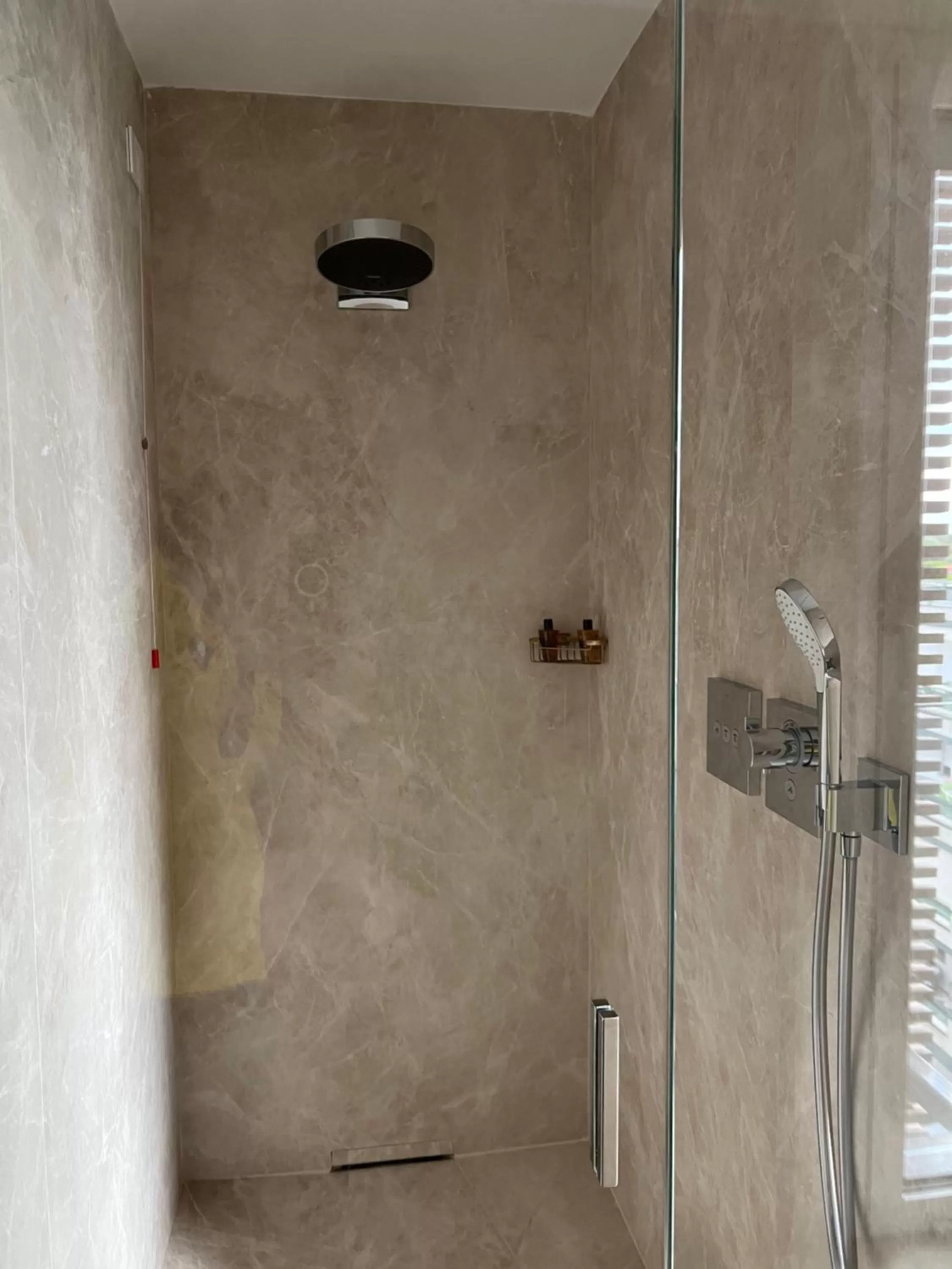 Shower in Ceccarini 9 home suite home
