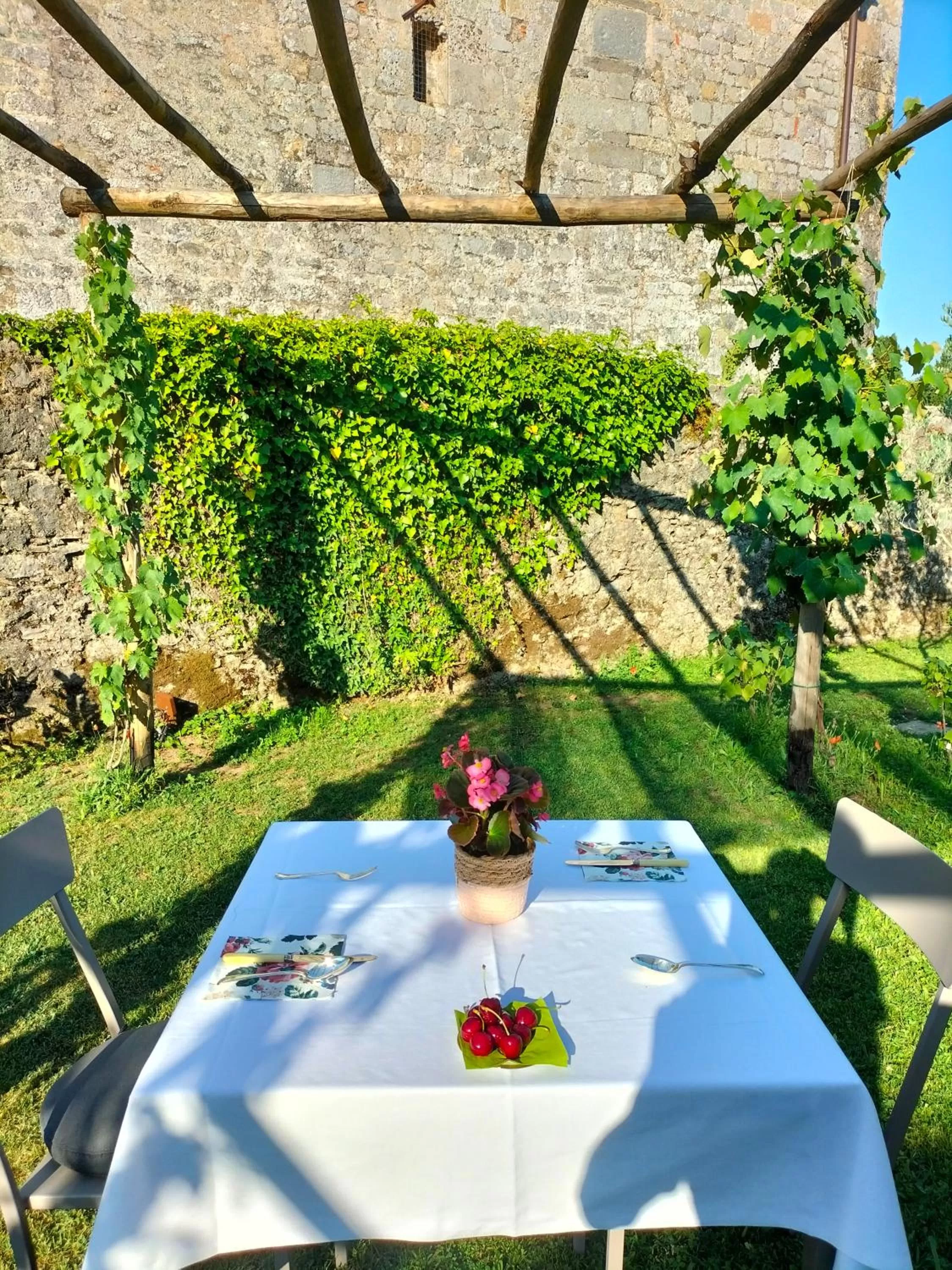 Garden view in Badia Giulia Prestigious Historical B&B, Camaiore - Adults Only - No Pets