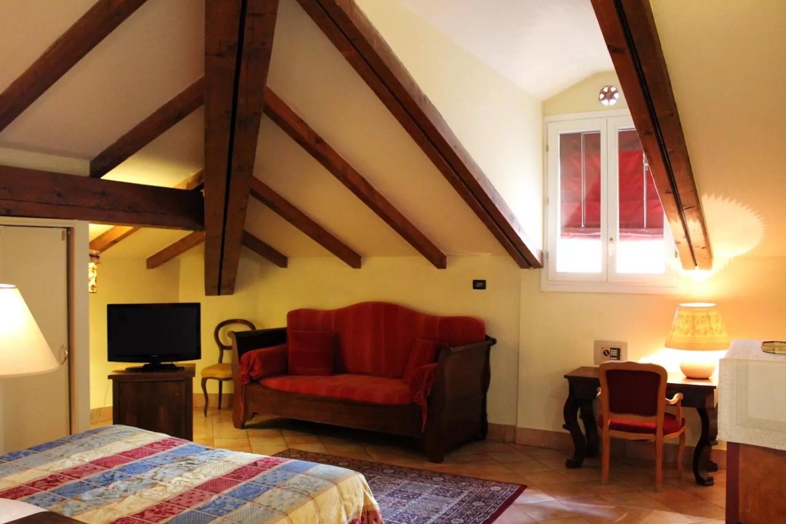 Photo of the whole room, Bed in Albergo delle Drapperie