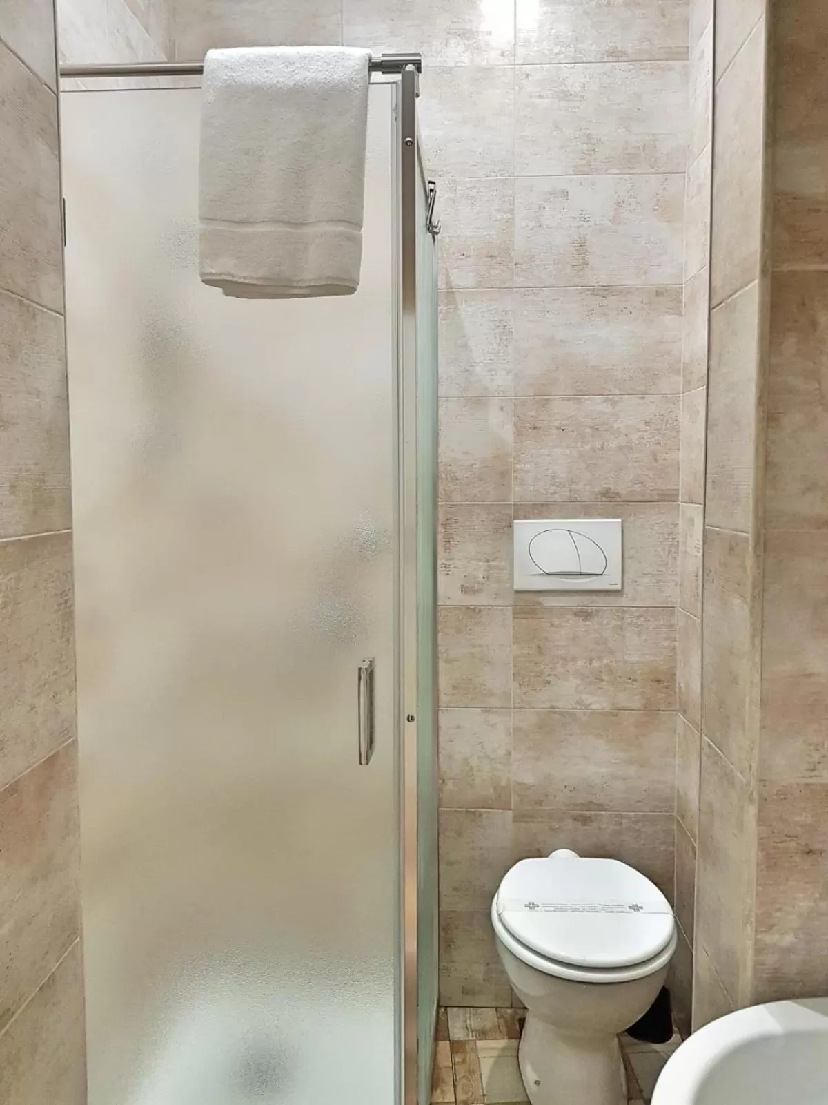 Shower in B&B Gisira