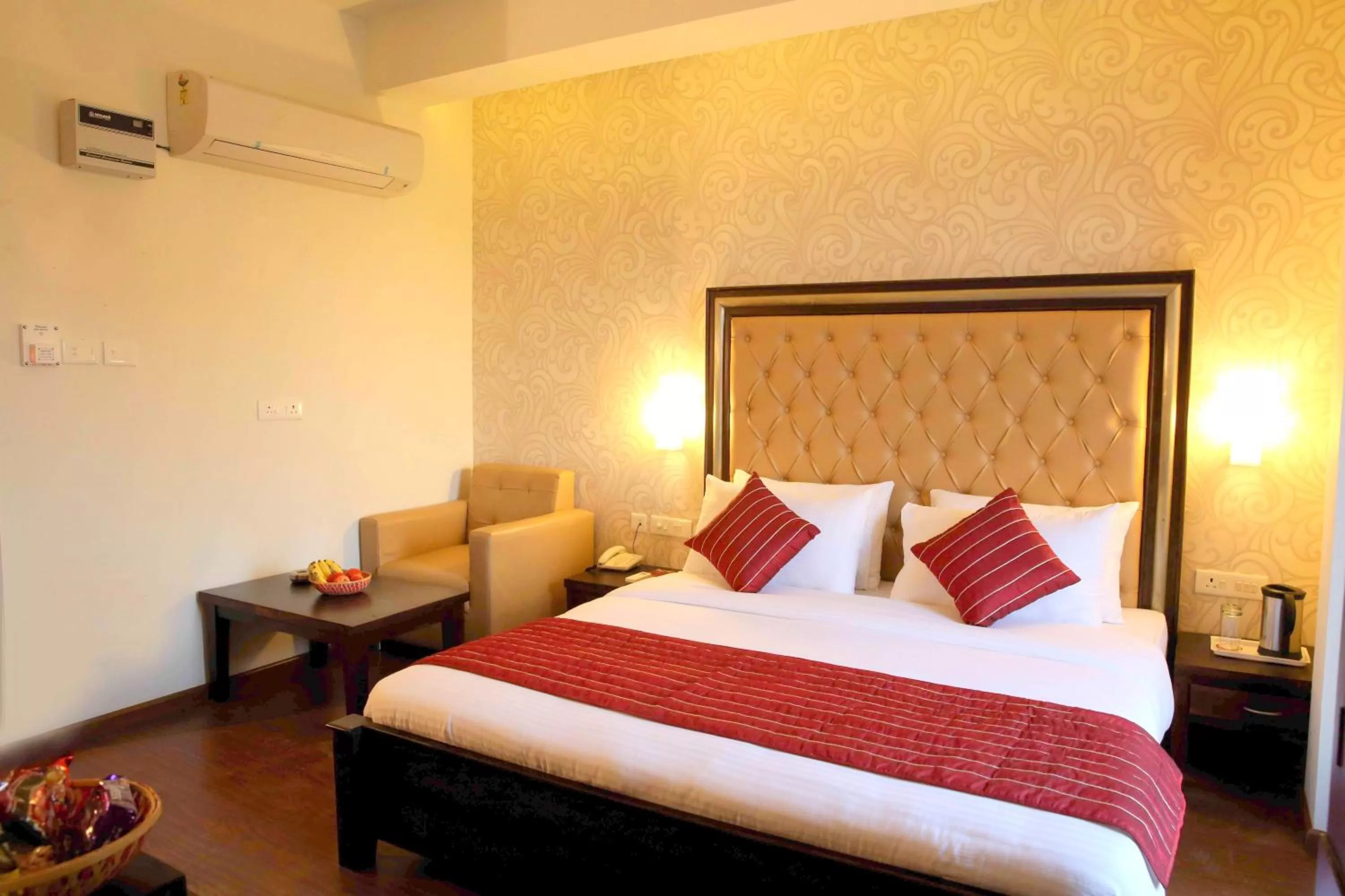 Photo of the whole room, Bed in Hotel Taj Villa- Agra