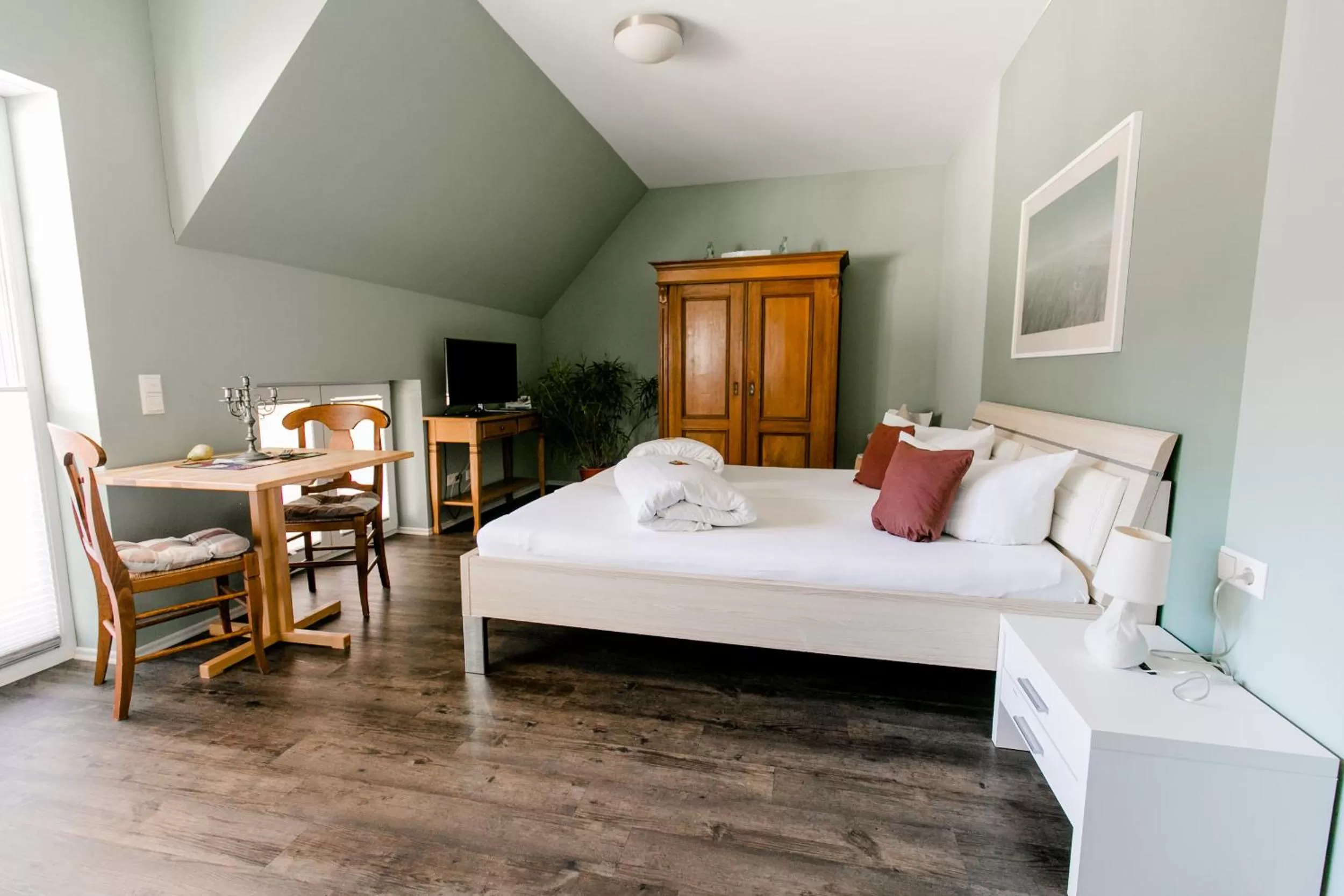 Photo of the whole room, Bed in Burgers Hotel