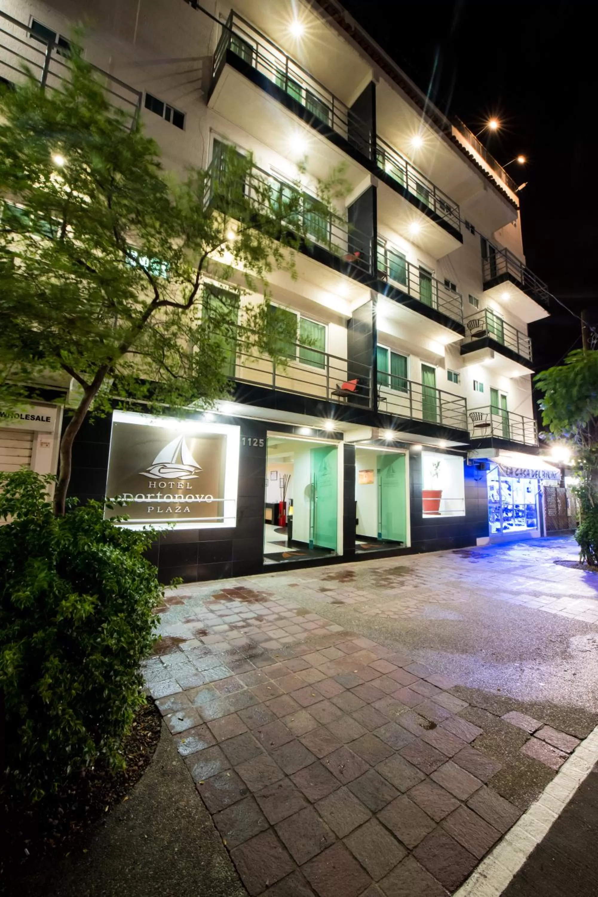 Facade/entrance in Hotel Portonovo Plaza Malecon