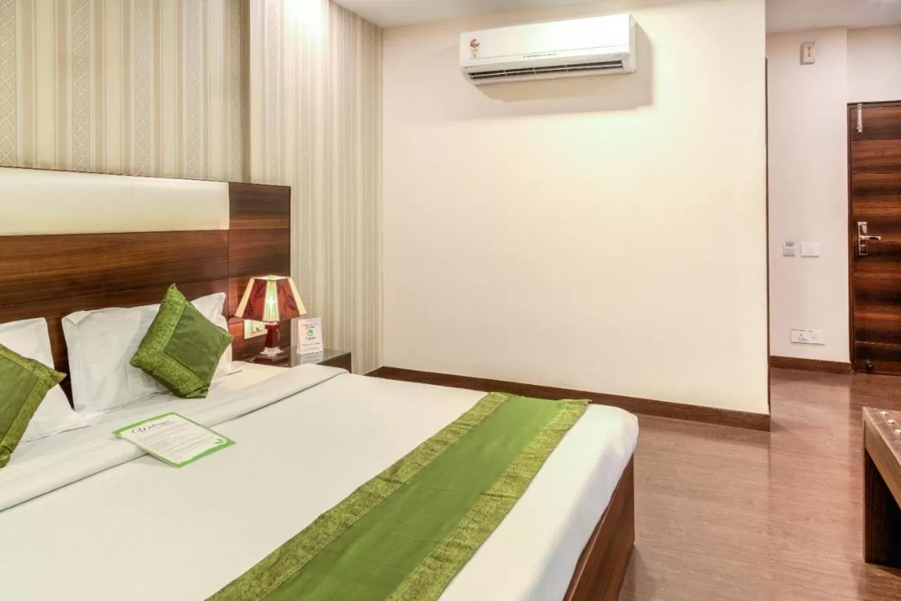 Photo of the whole room, Bed in Hotel Dreamland Chandigarh