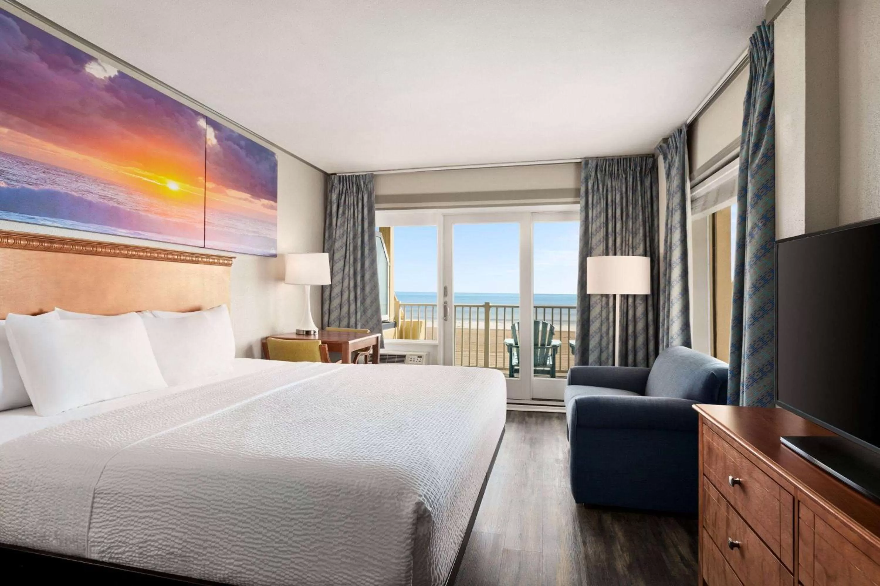 Photo of the whole room, Bed in Days Inn by Wyndham Ocean City Oceanfront