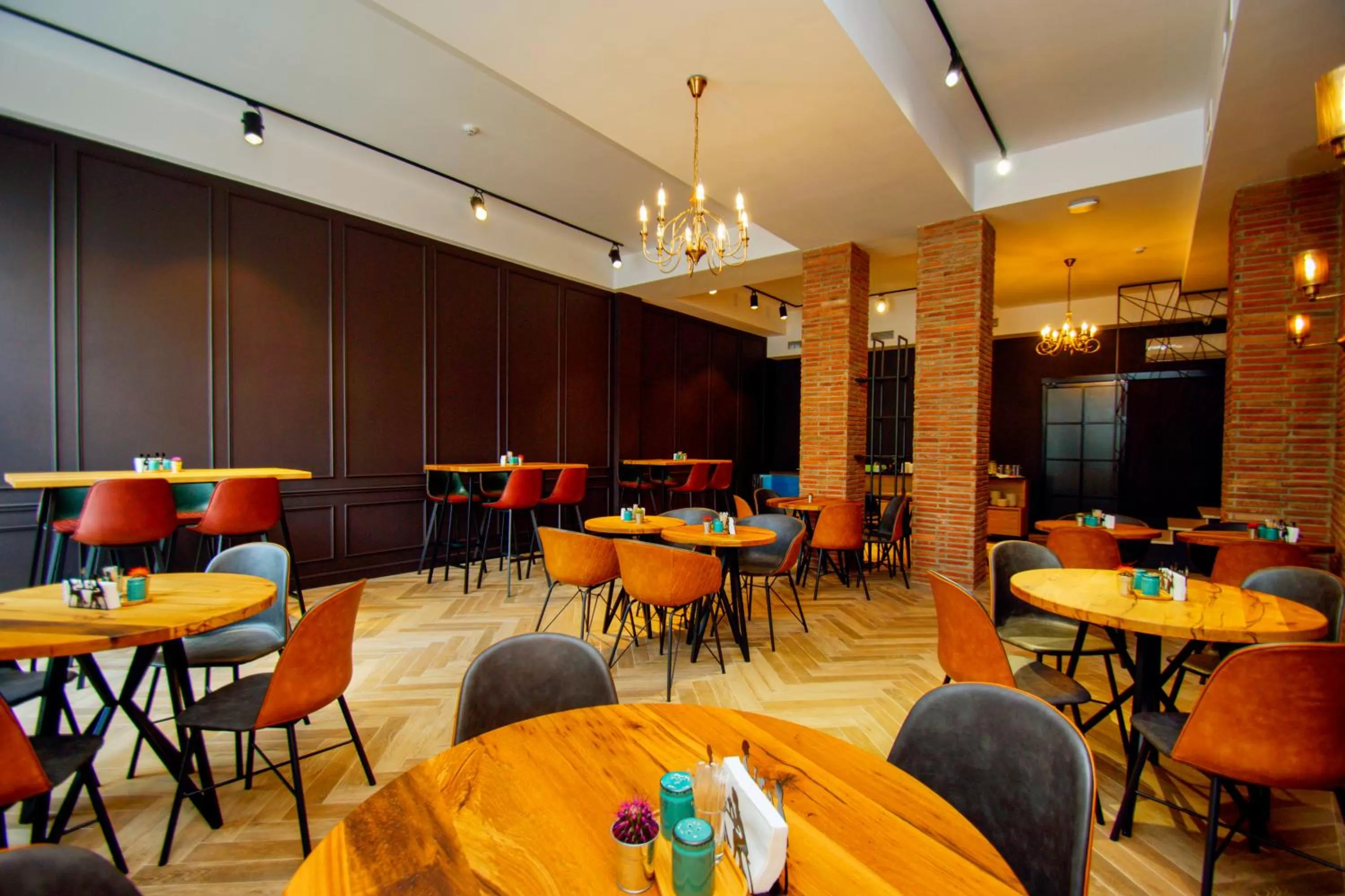 Restaurant/Places to Eat in Borjomi Bridge Hotel