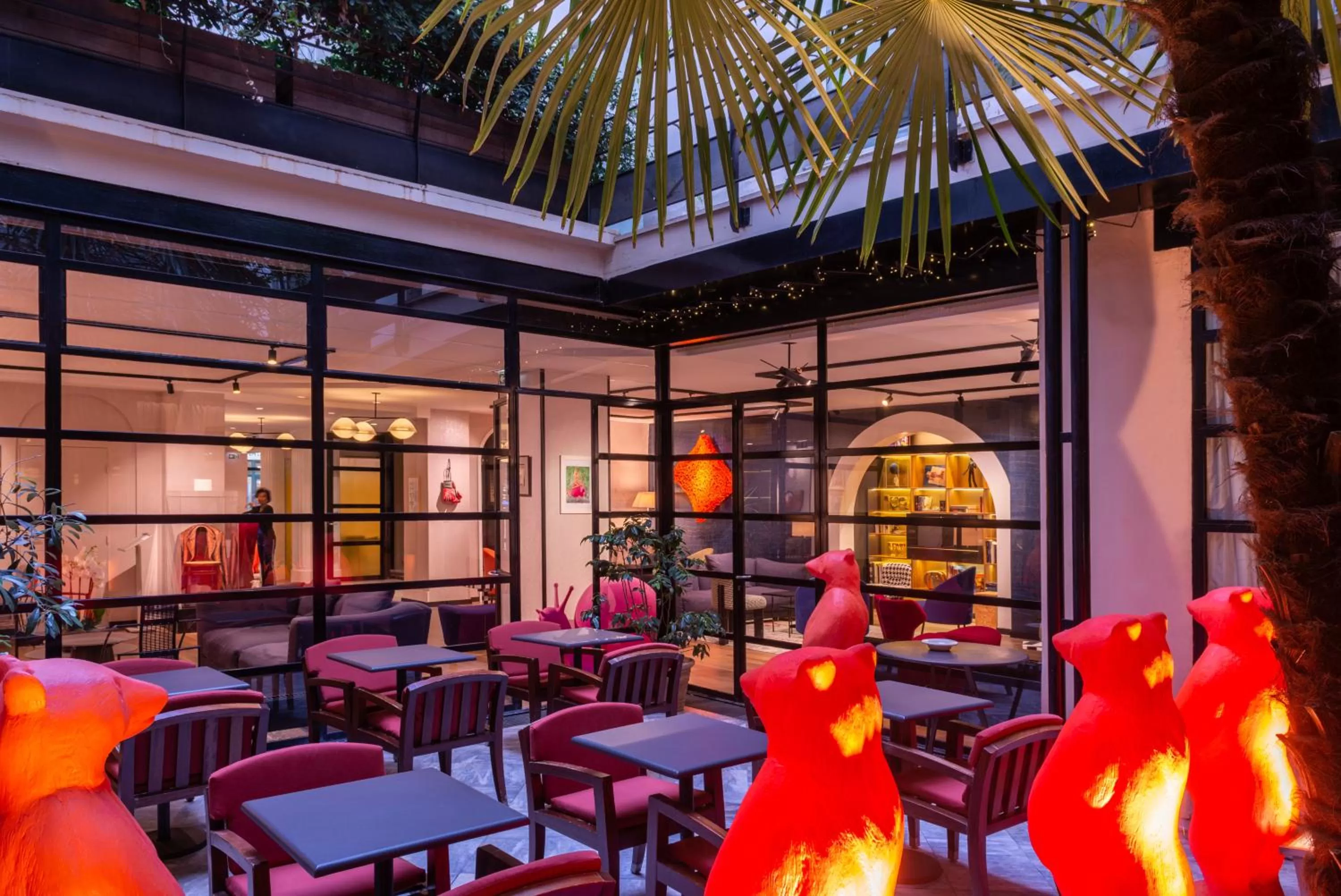 Patio in Golden Tulip Opera de Noailles