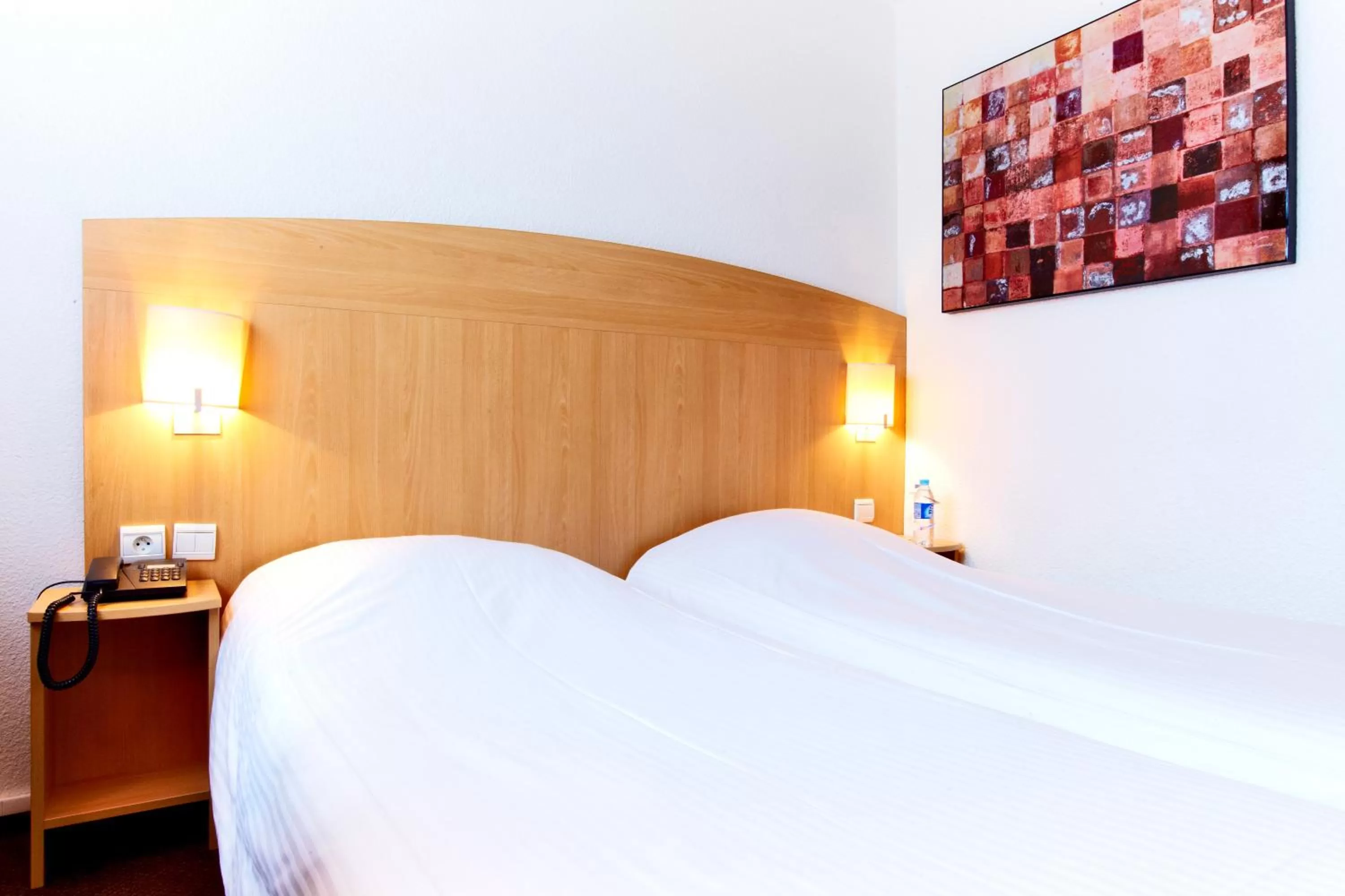 Bed in The Originals City, Hôtel La Maison de Lise, Mulhouse Illzach