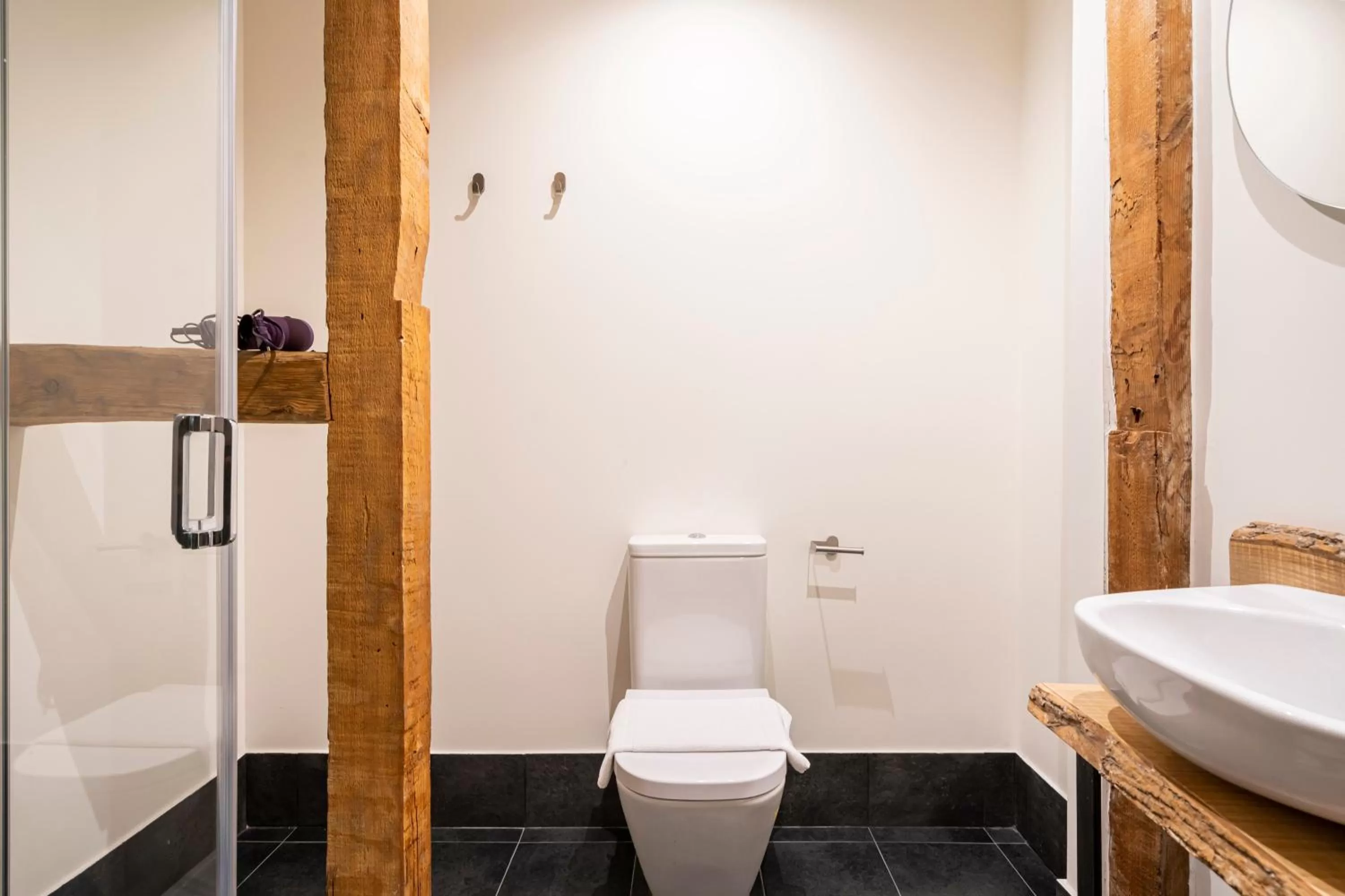 Bathroom in Dobo Azacanes Hostal