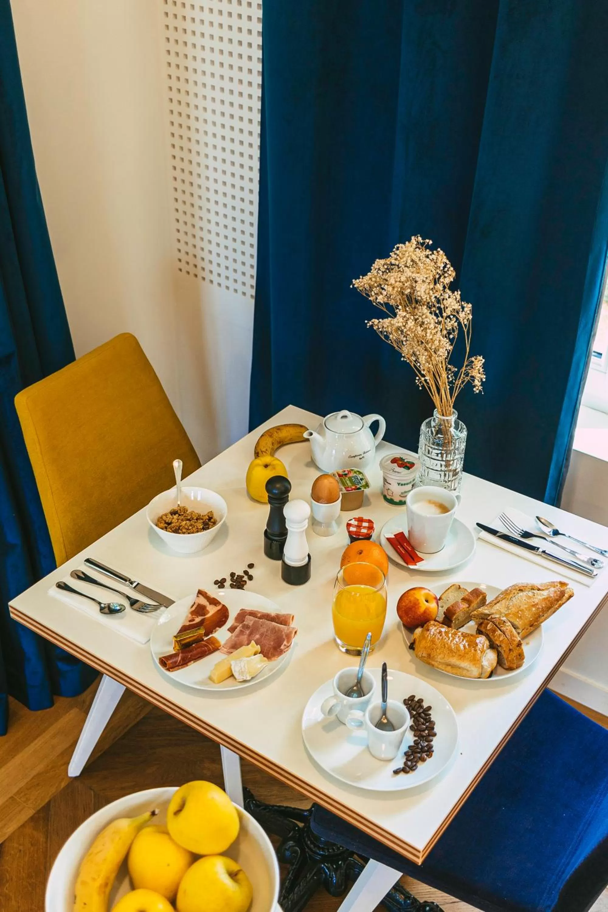 Food and drinks in Mayrena Hotel Restaurant