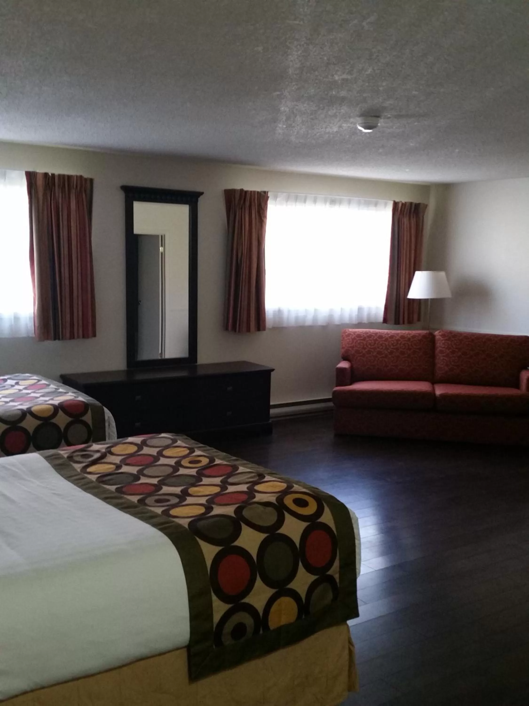 Bedroom, Bed in Super 8 by Wyndham Brockville