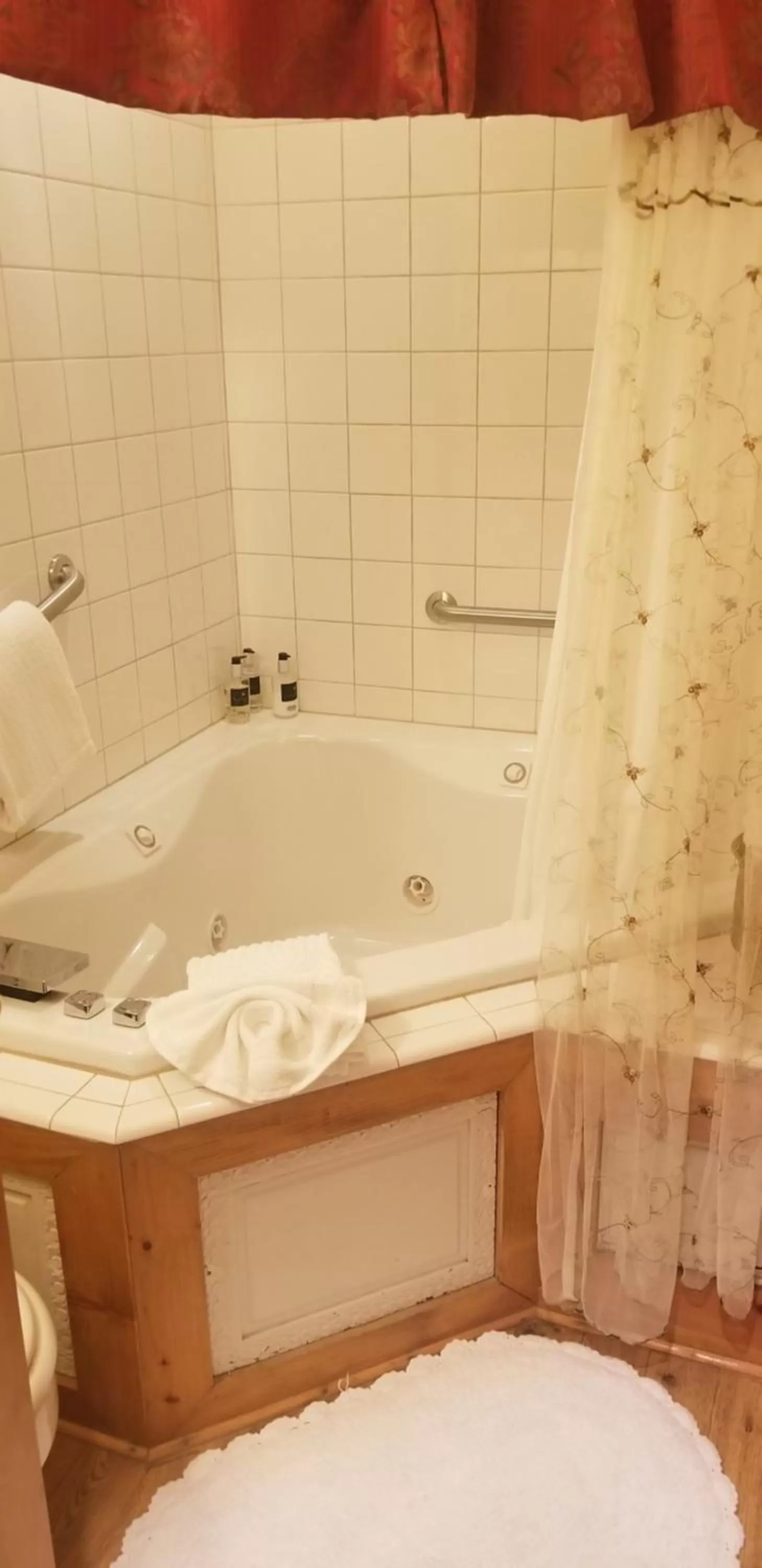 Bathroom in All Seasons Inn