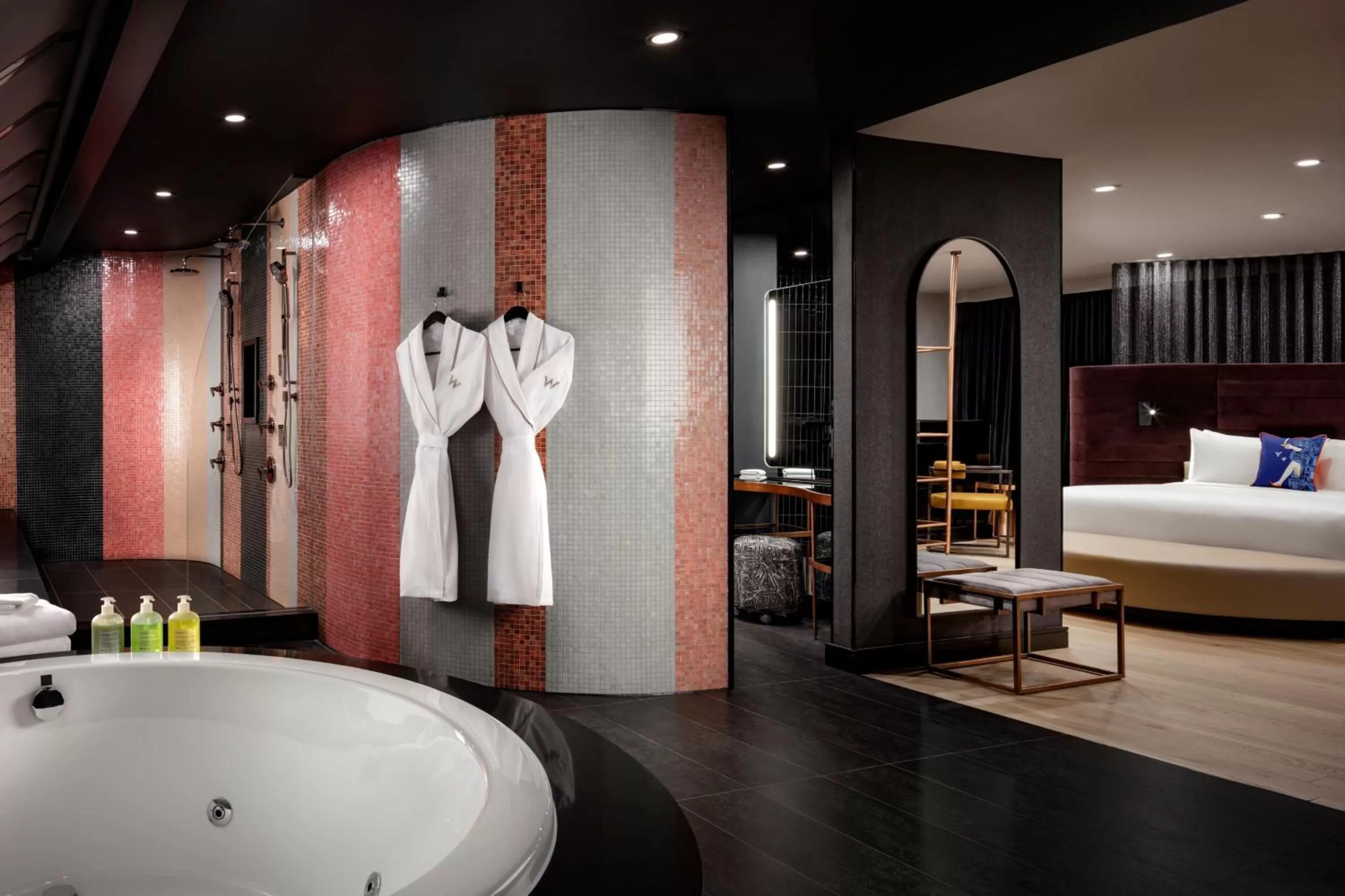 Bathroom, Bed in W Toronto