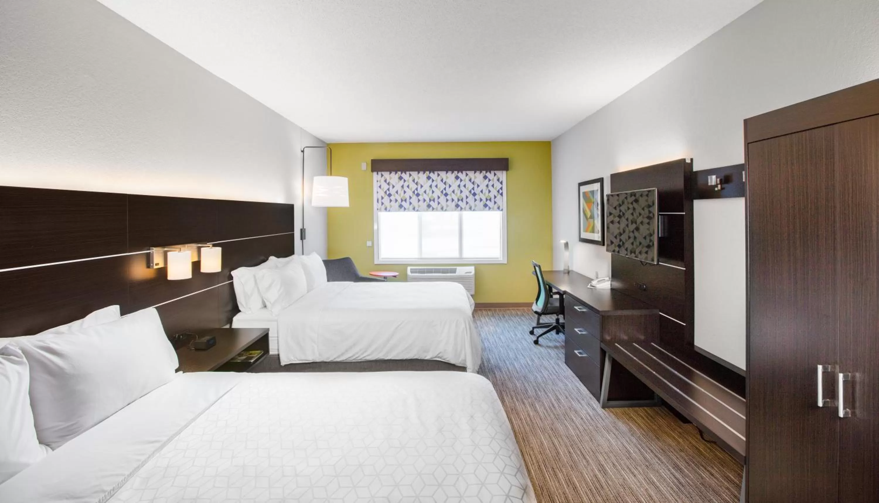 Photo of the whole room, Bed in Holiday Inn Express Hotel & Suites Altoona-Des Moines by IHG