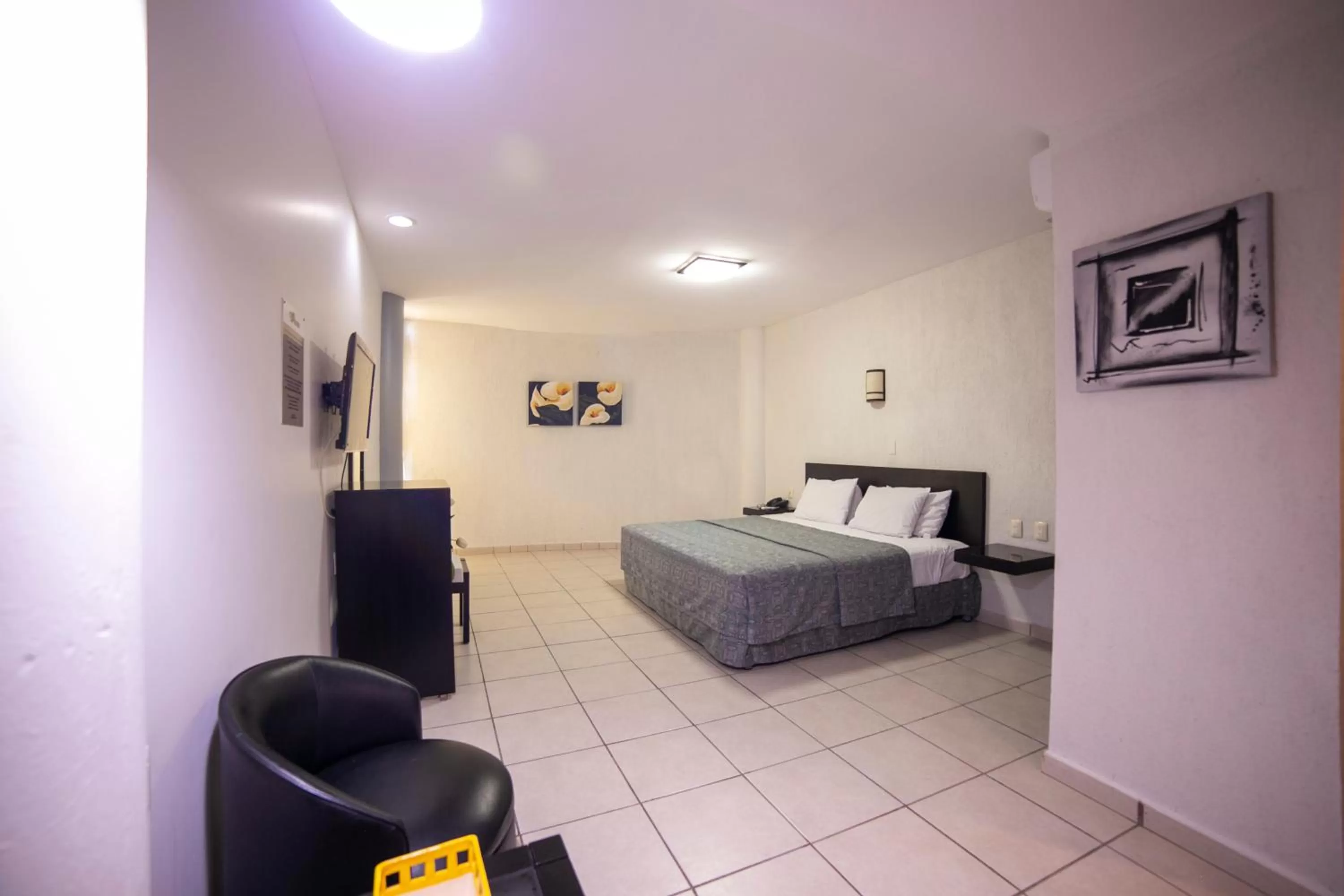 Photo of the whole room, Bed in Hotel RS Suites