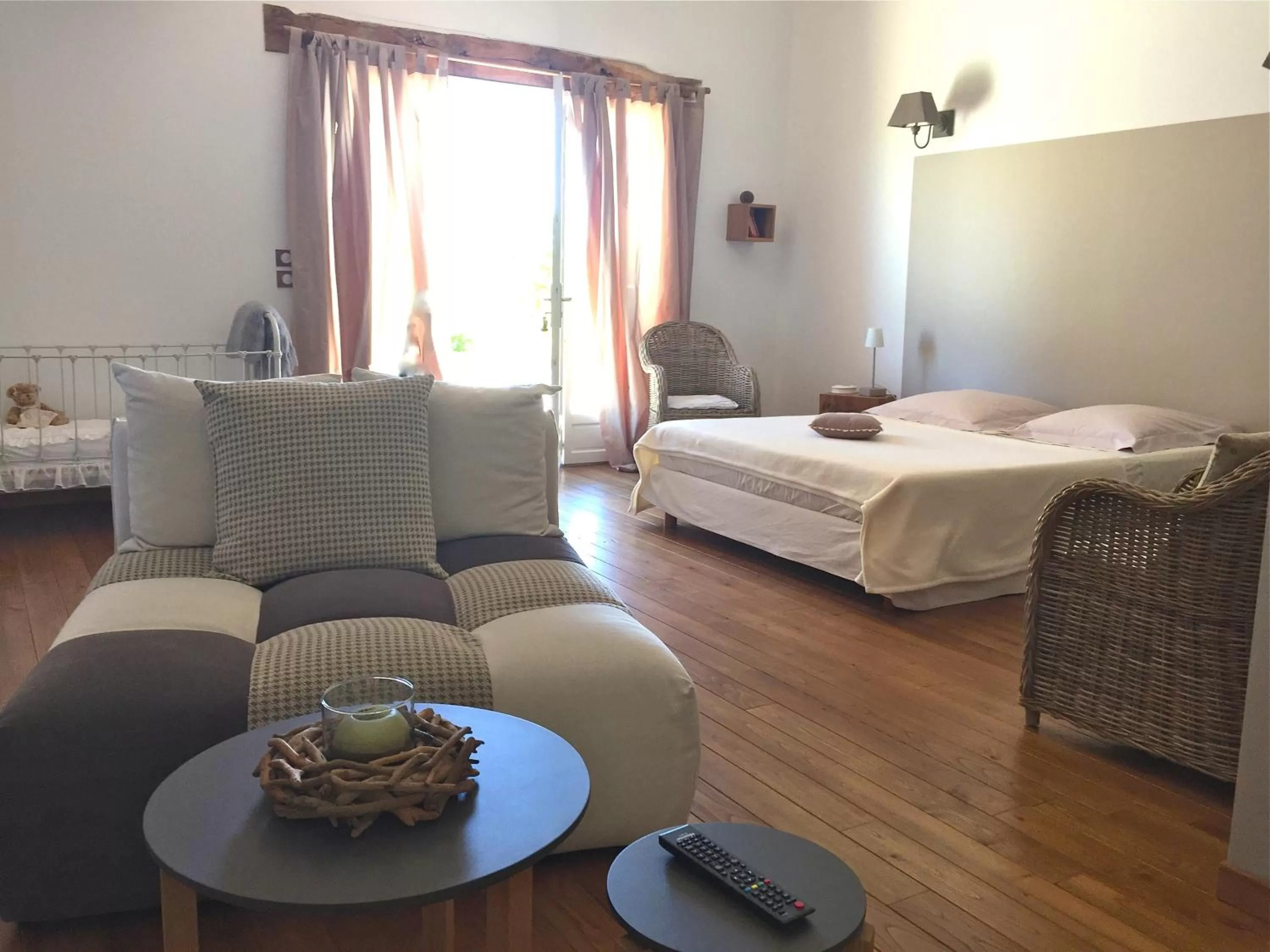 Photo of the whole room, Bed in La Fréjade