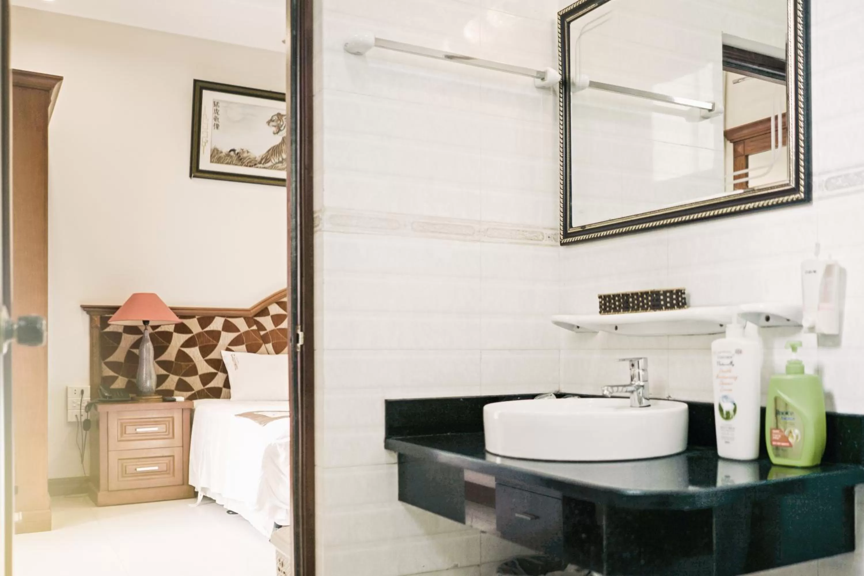 Bed, Bathroom in Hạ Long Starlight Hotel