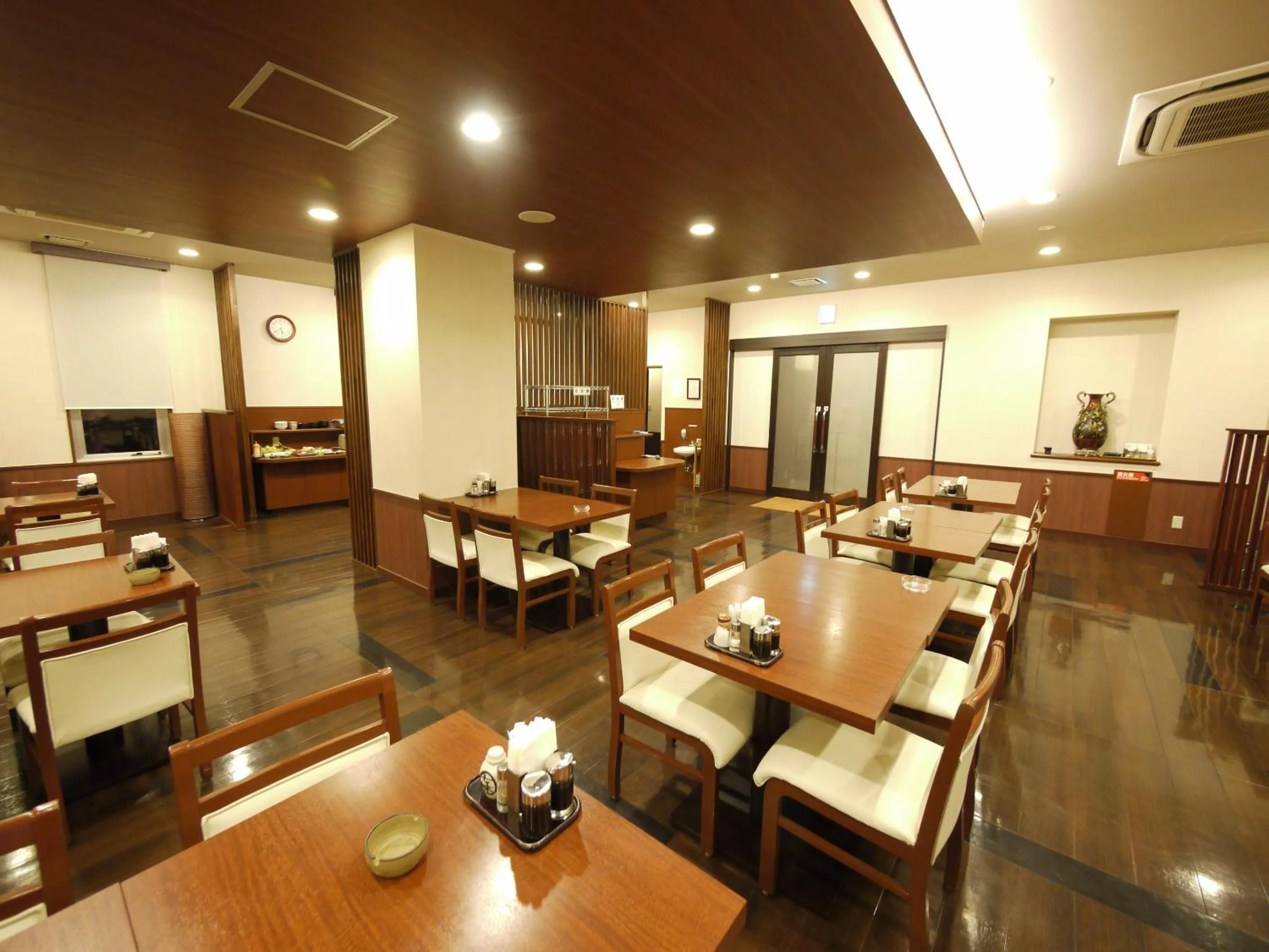 Restaurant/places to eat in Hotel Route-Inn Omaezaki