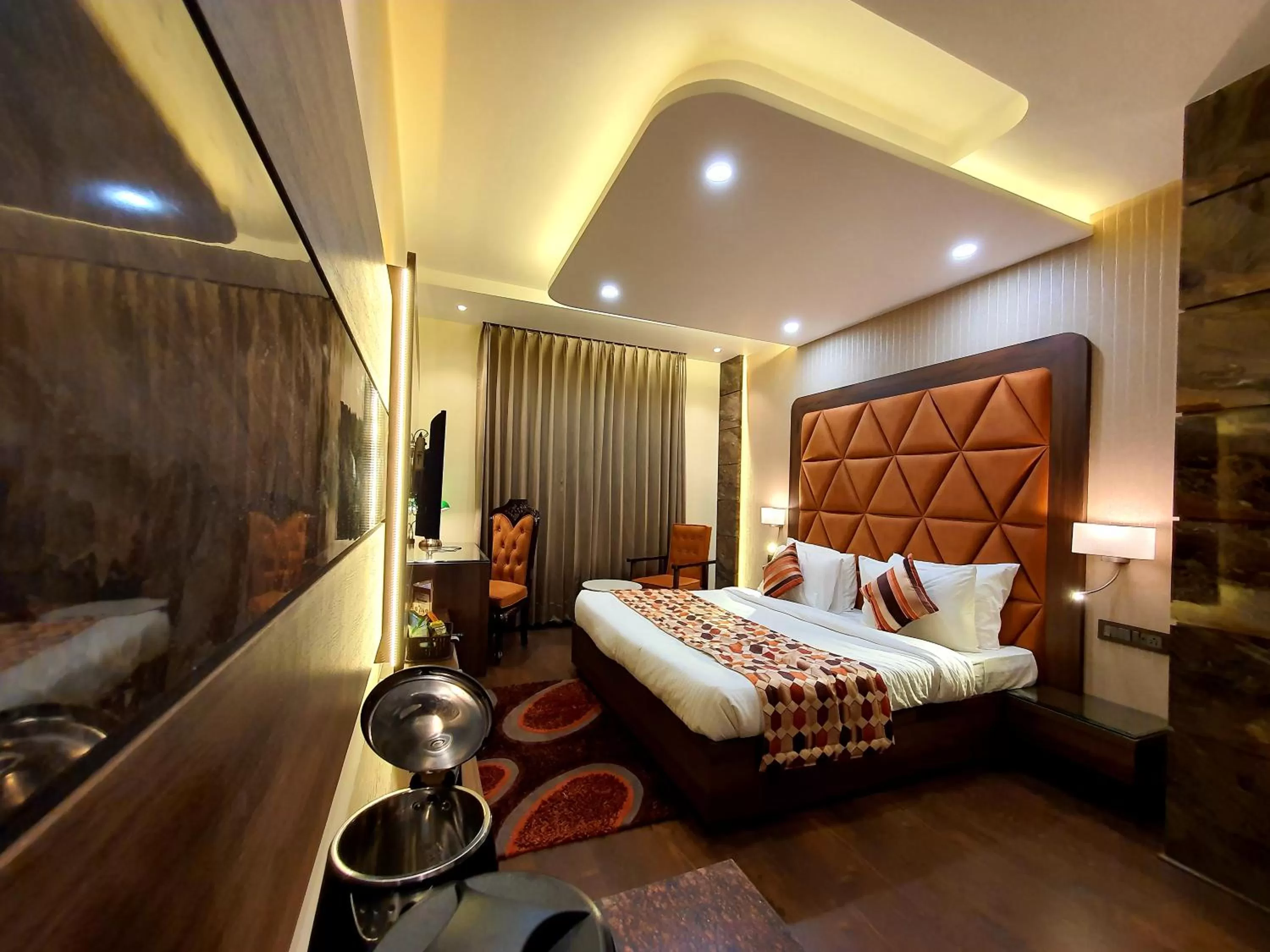 Bed in Hotel Makhan Residency